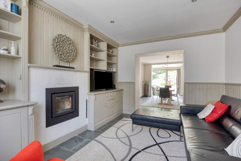 Karaktervolle woning met grote tuin en achteruitweg foto 16