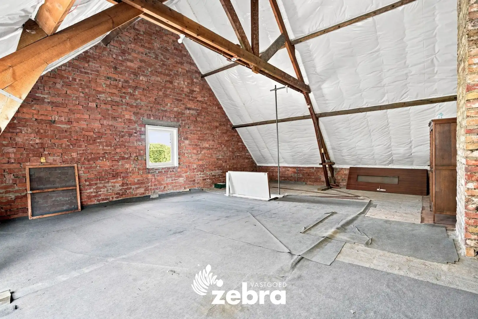 Halfopen bebouwing met drie slaapkamers, ruime zolder en garage in Brugge! foto 25