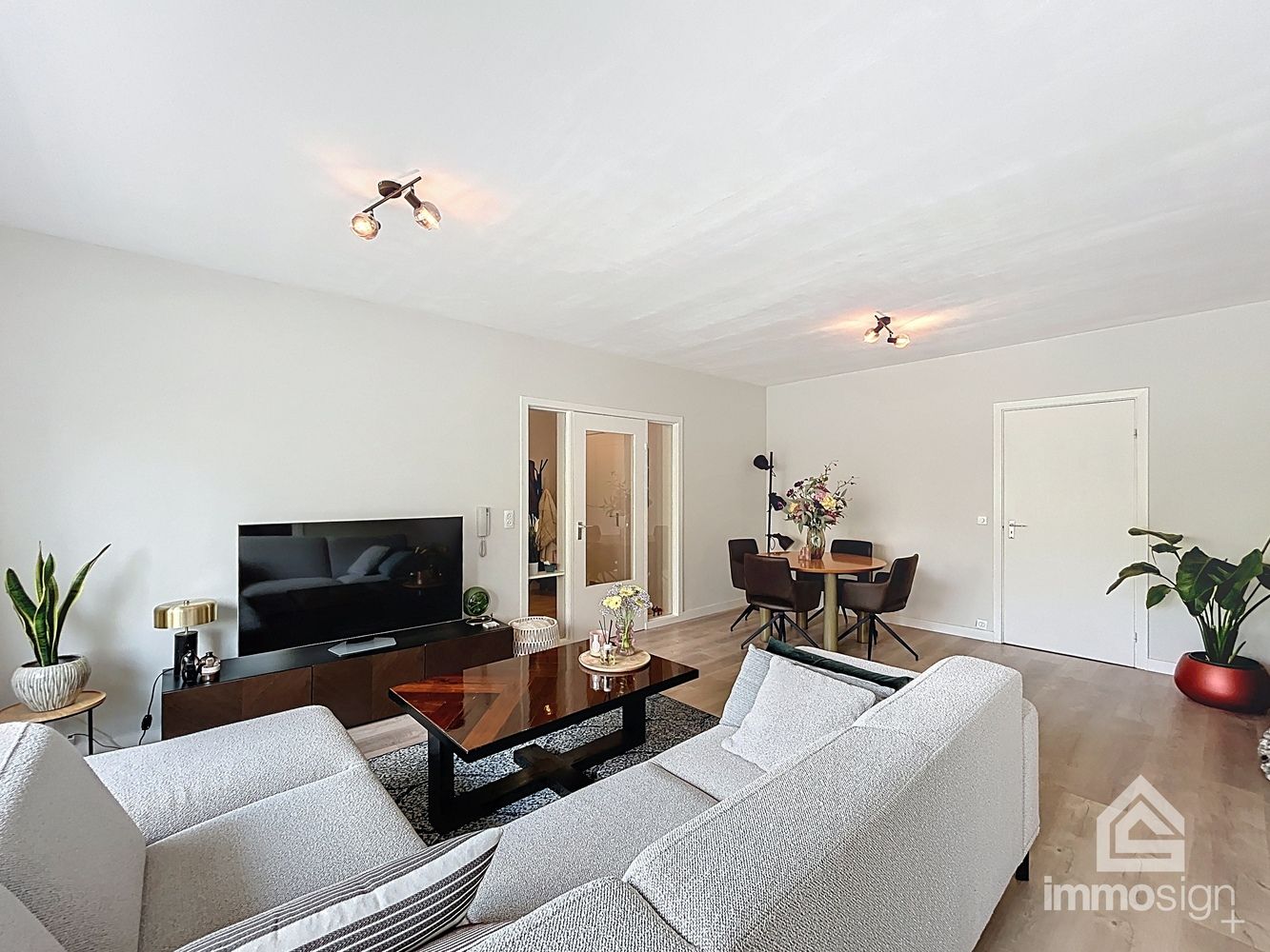 Instapklaar appartement met vernieuwd interieur, 3 slaapkamers en garage in hartje Hamont foto 7