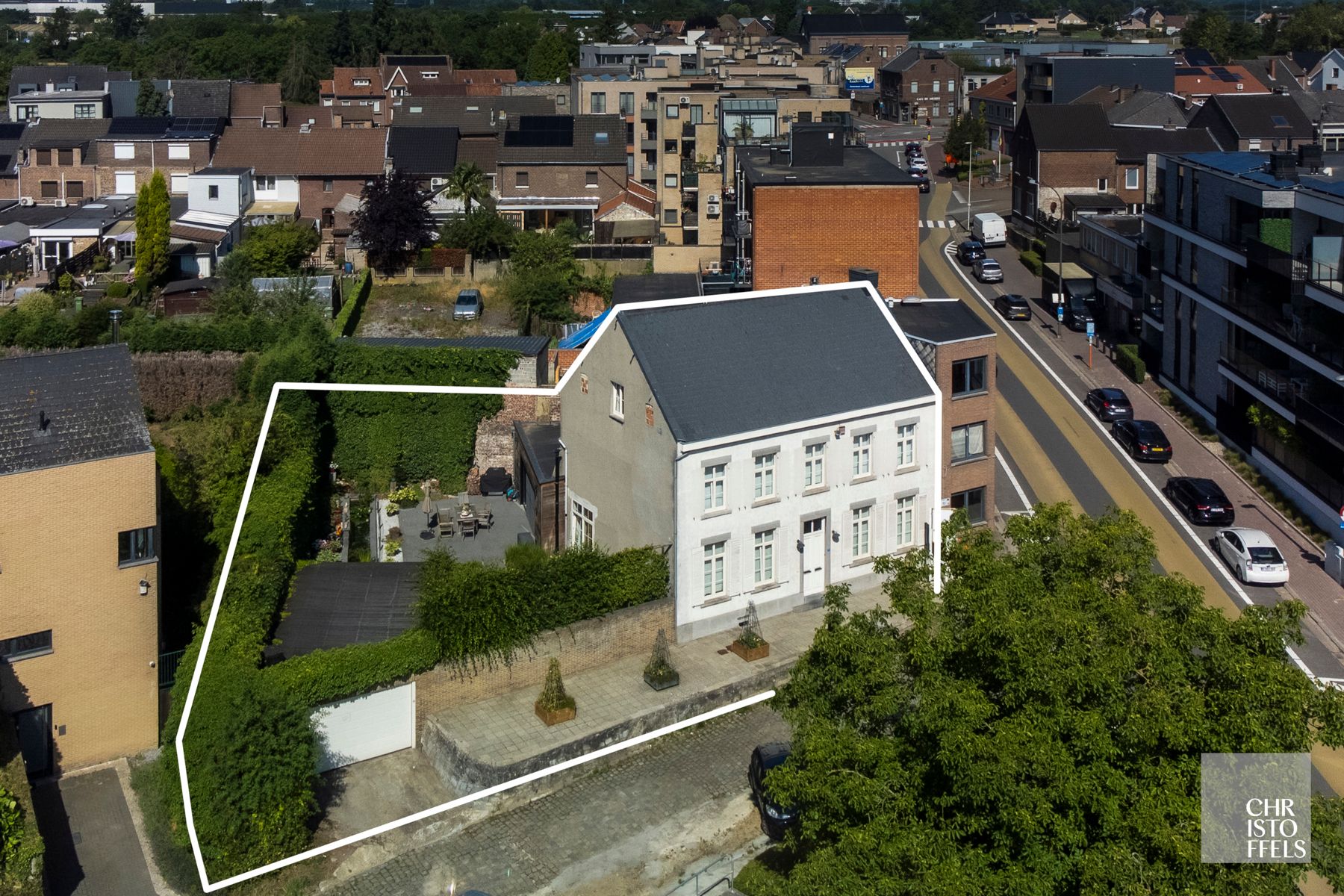 Gerenoveerd neoclassicistisch herenhuis mét stadstuin op de Nederlandse grens! foto {{pictureIndex}}