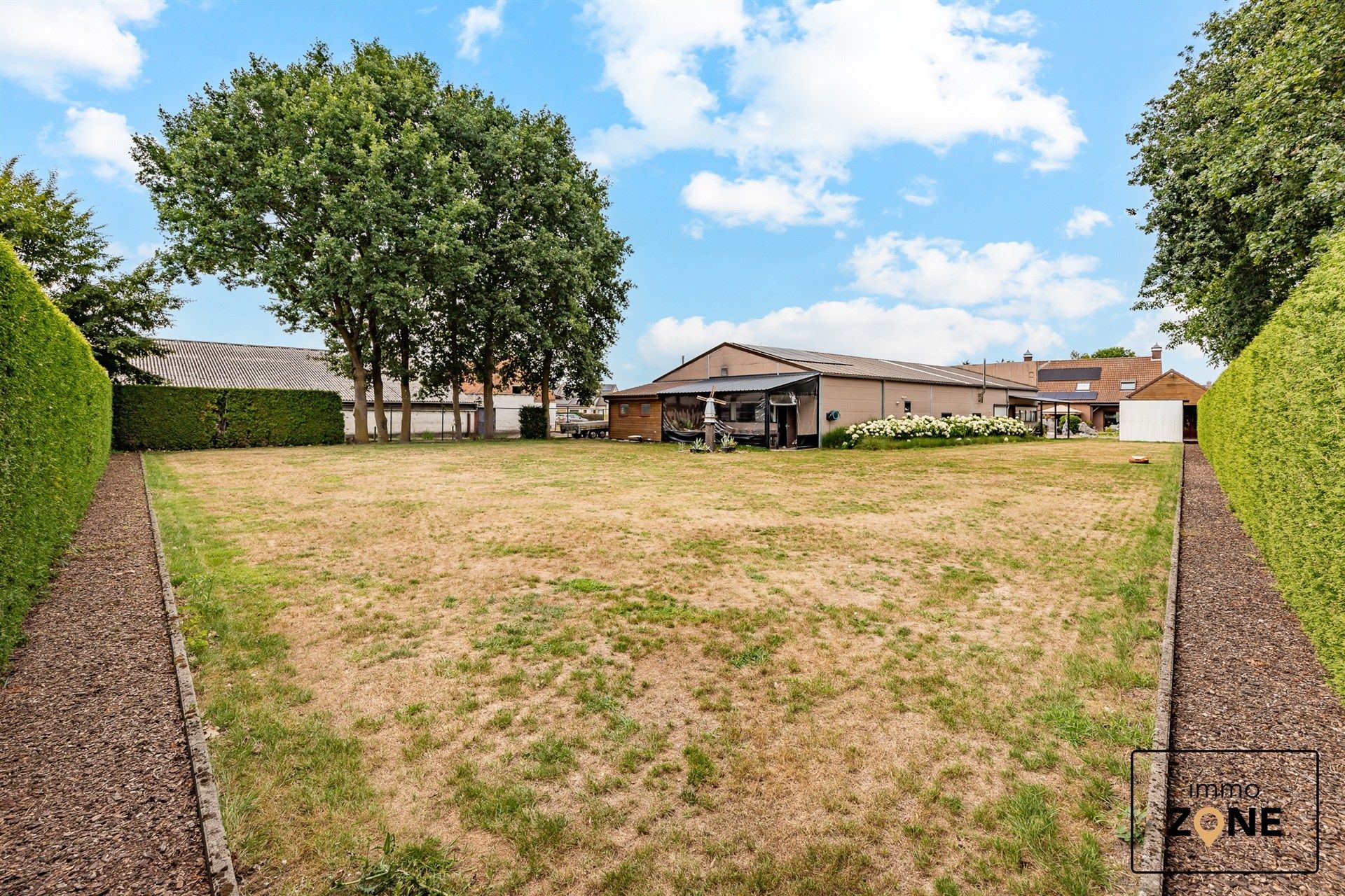 Huis, chalet en ruim magazijn op toplocatie foto 8