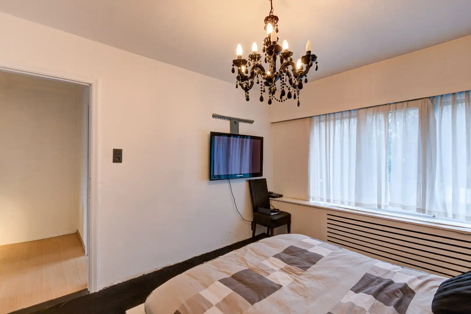 Half open woning in Schilde met zonnige tuin op het zuidwesten, terras en 4 slaapkamers, 1 badkamer en 4 parkeerplaatsen foto 13