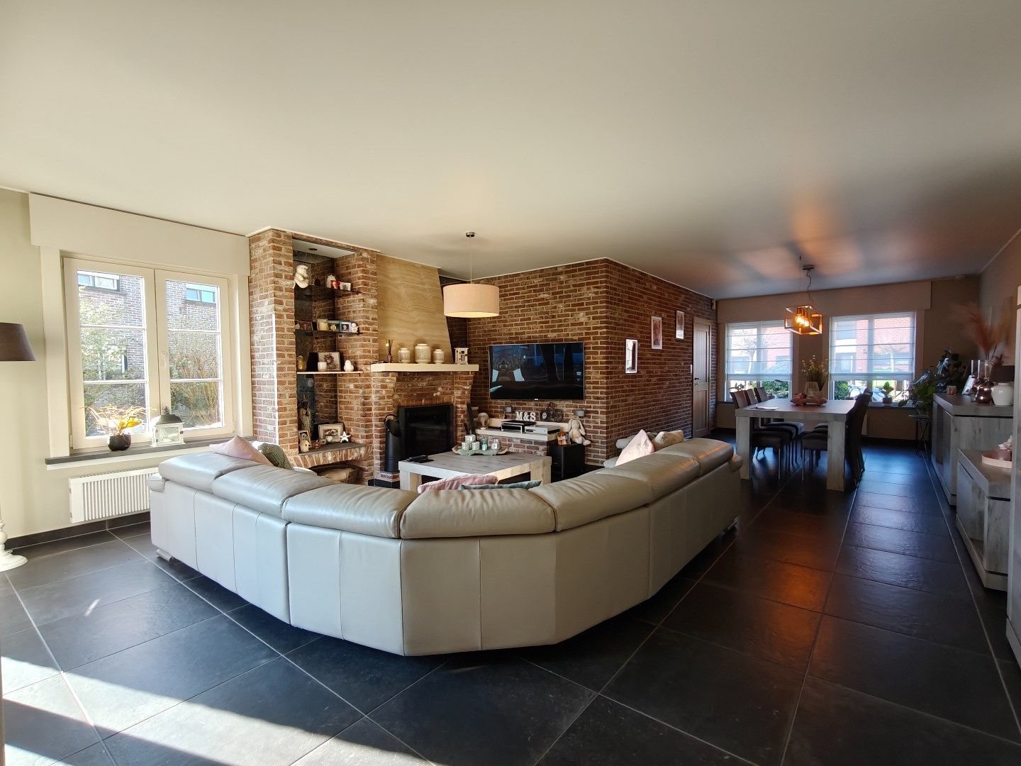 Ruime en instapklare halfopen bebouwing met tuin en garage foto 3