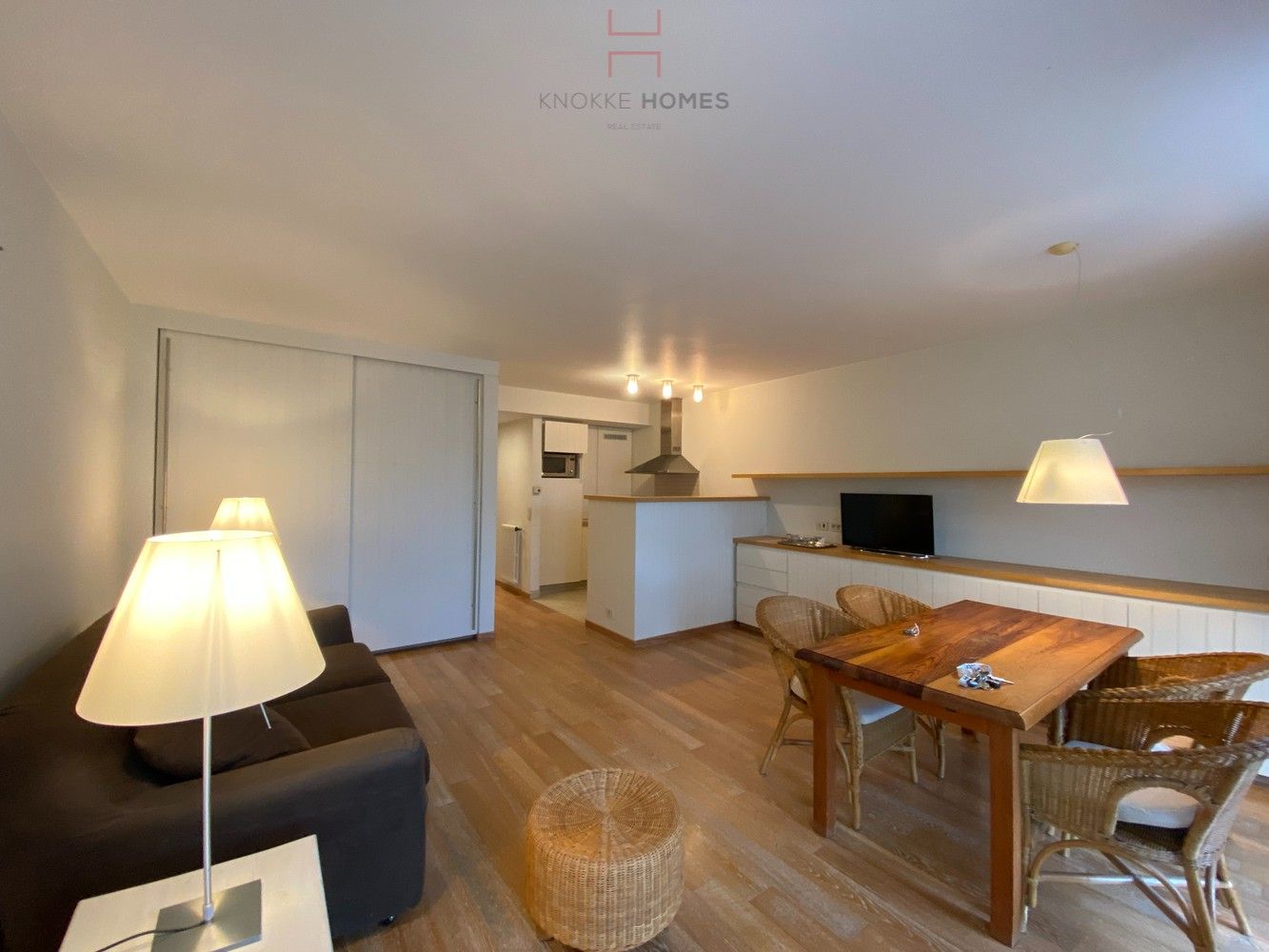 Charmant, centraal gelegen appartementje op enkele passen van de Zeedijk in het Zoute, inclusief ondergrondse parking. foto 2