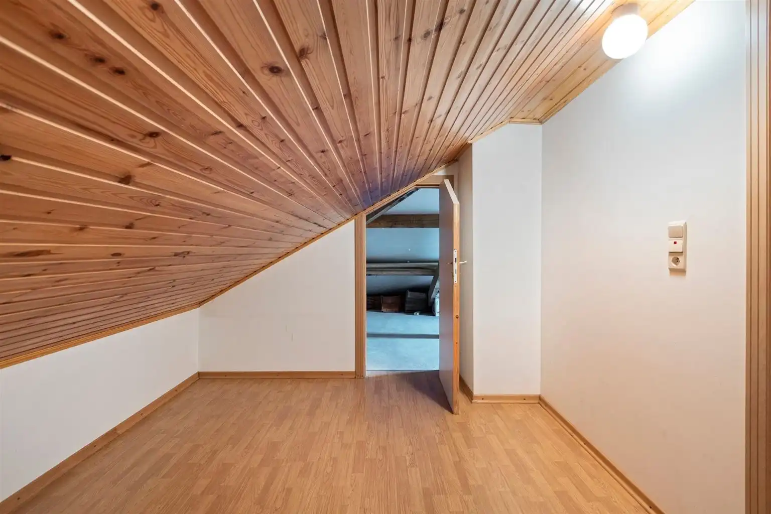 Ruime, vrijstaande woning op een perceel van 965m2 met 3 slaapkamers, inpandige garage en tuin, rustig doch centraal gelegen in Oud-Dilsen. foto 22