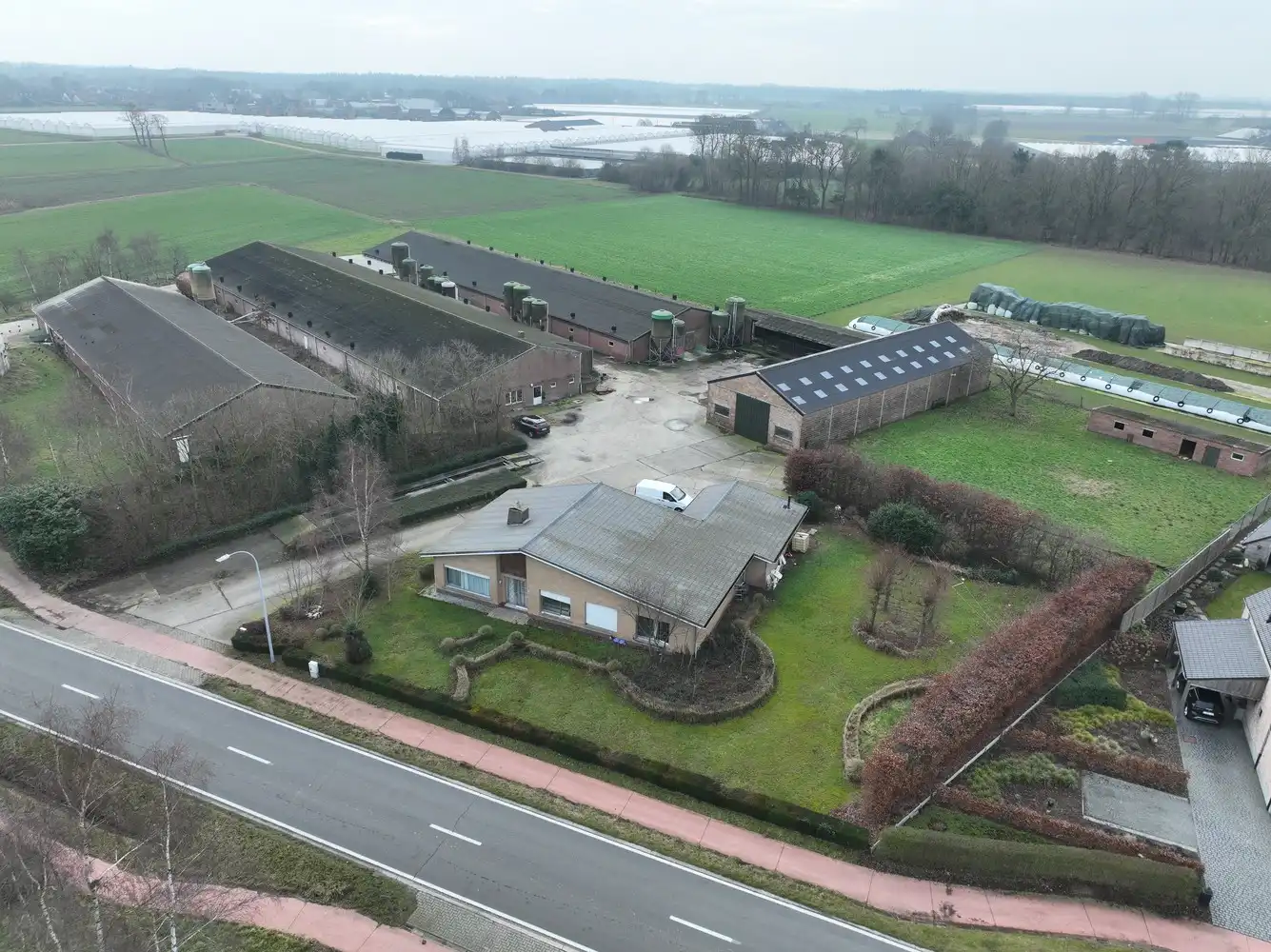 Hoofdfoto van de publicatie: Bedrijfswoning met loods