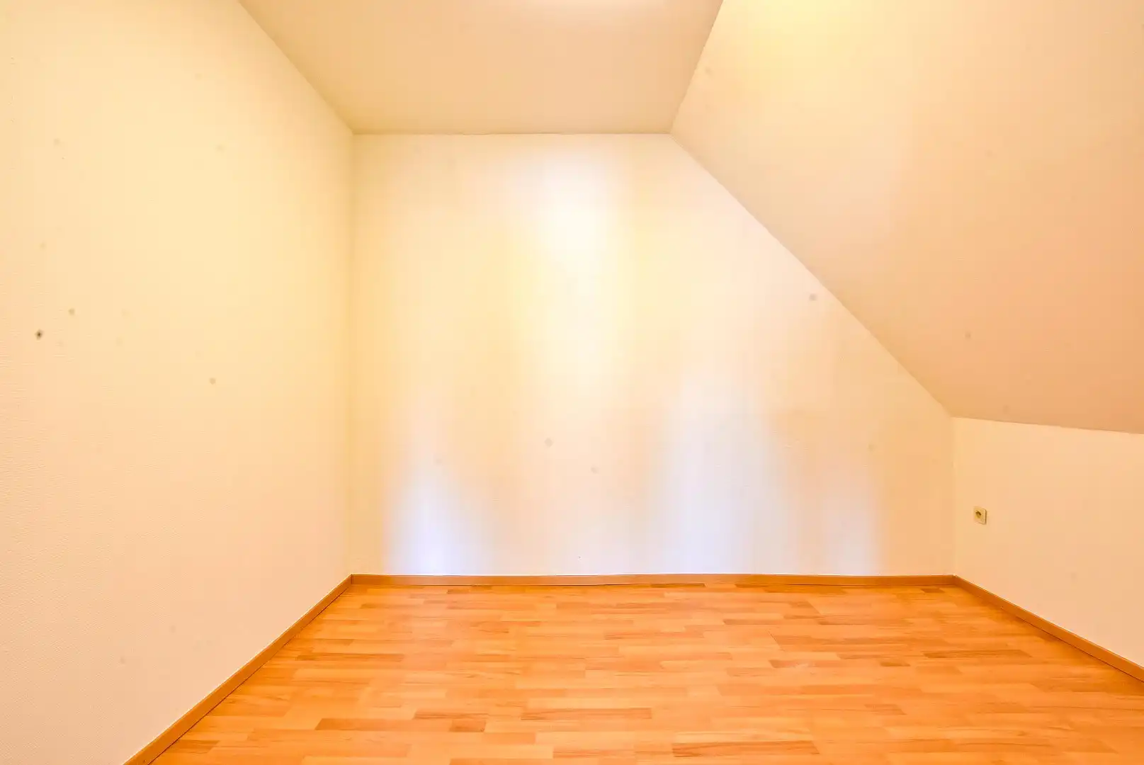 Halfopen bebouwing met mogelijkheid tot 7 slaapkamers, 2 badkamers en grote tuin in Aalter foto 18