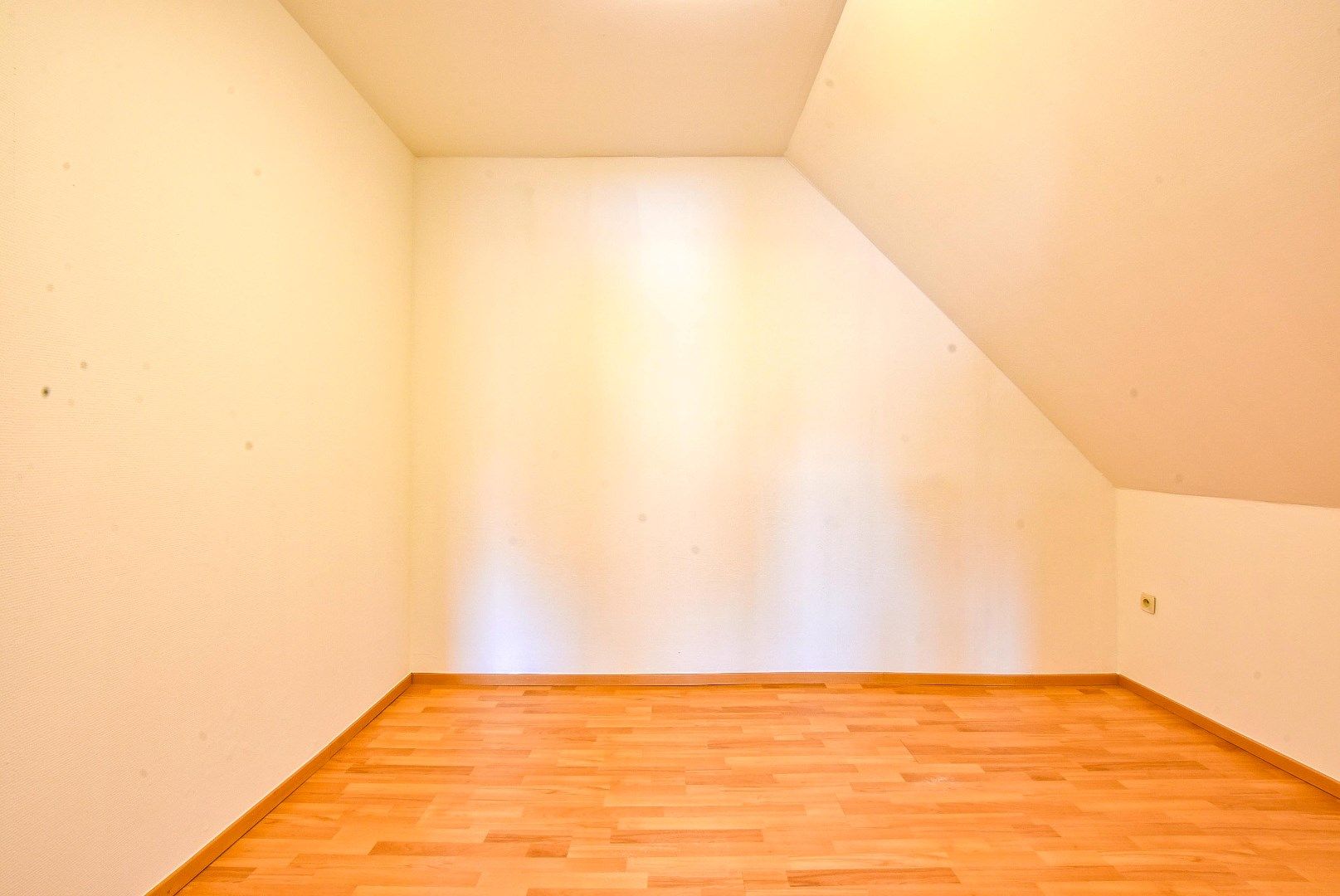 Halfopen bebouwing met mogelijkheid tot 7 slaapkamers, 2 badkamers en grote tuin in Aalter foto 18