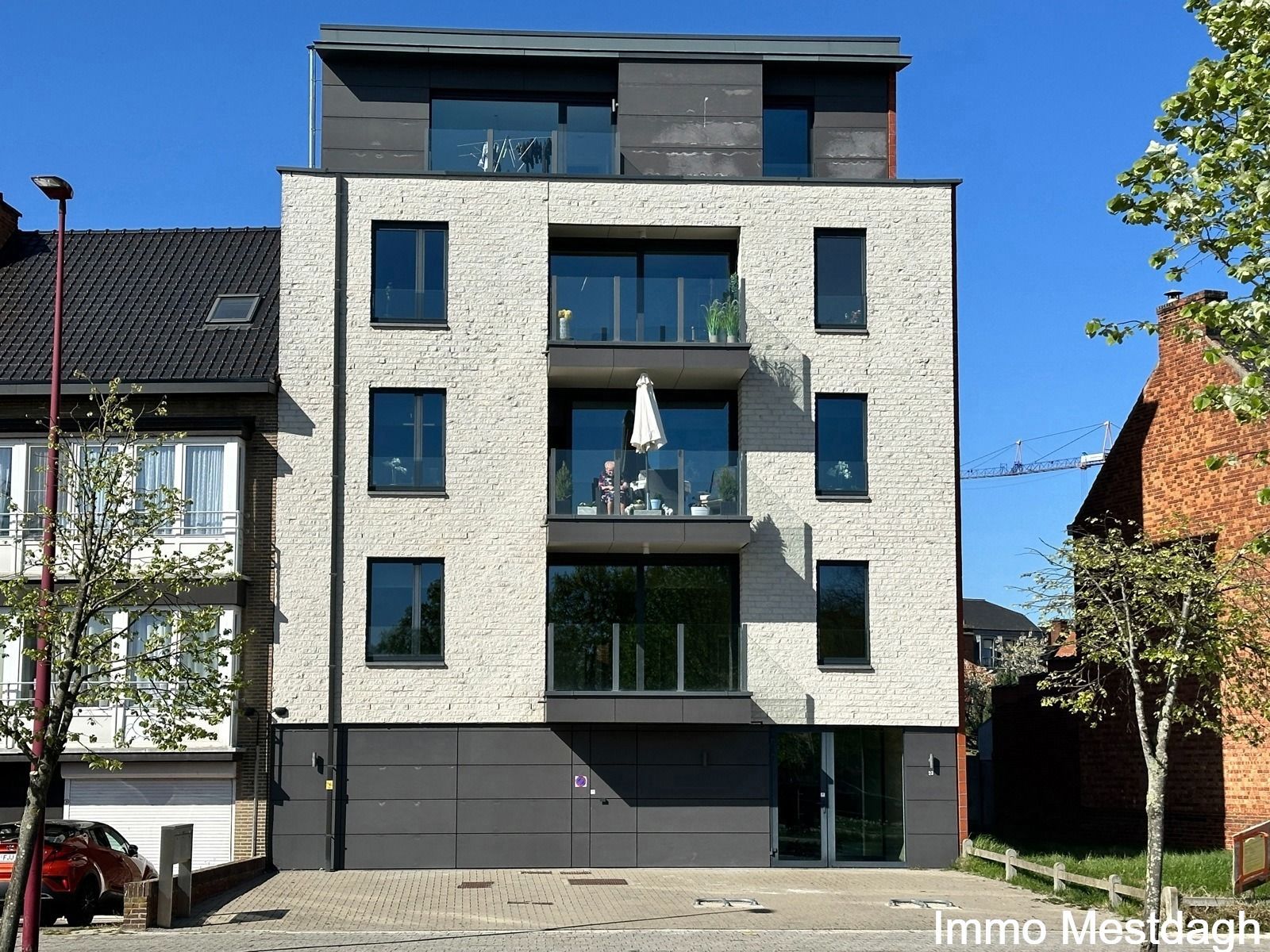 Recent appartement met 2 terrassen en staanplaats in centrum Diest foto {{pictureIndex}}