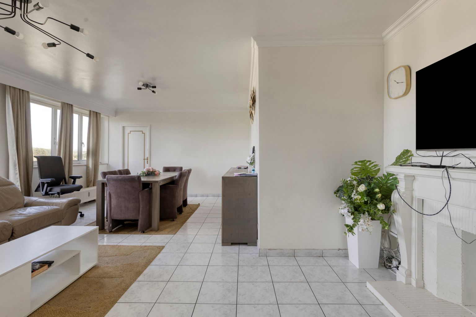 Instapklaar 3-slaapkamer appartement met subliem uitzicht foto {{pictureIndex}}