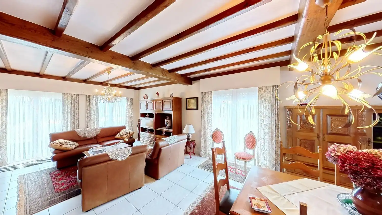 Ruime woning met 5 slaapkamers, winkelruimte én magazijn! foto 5