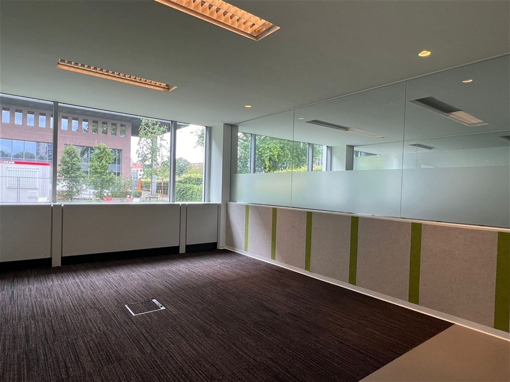 Lichtrijke instapklare kantoren tot 688m²  in UCO toren te Gent foto 4