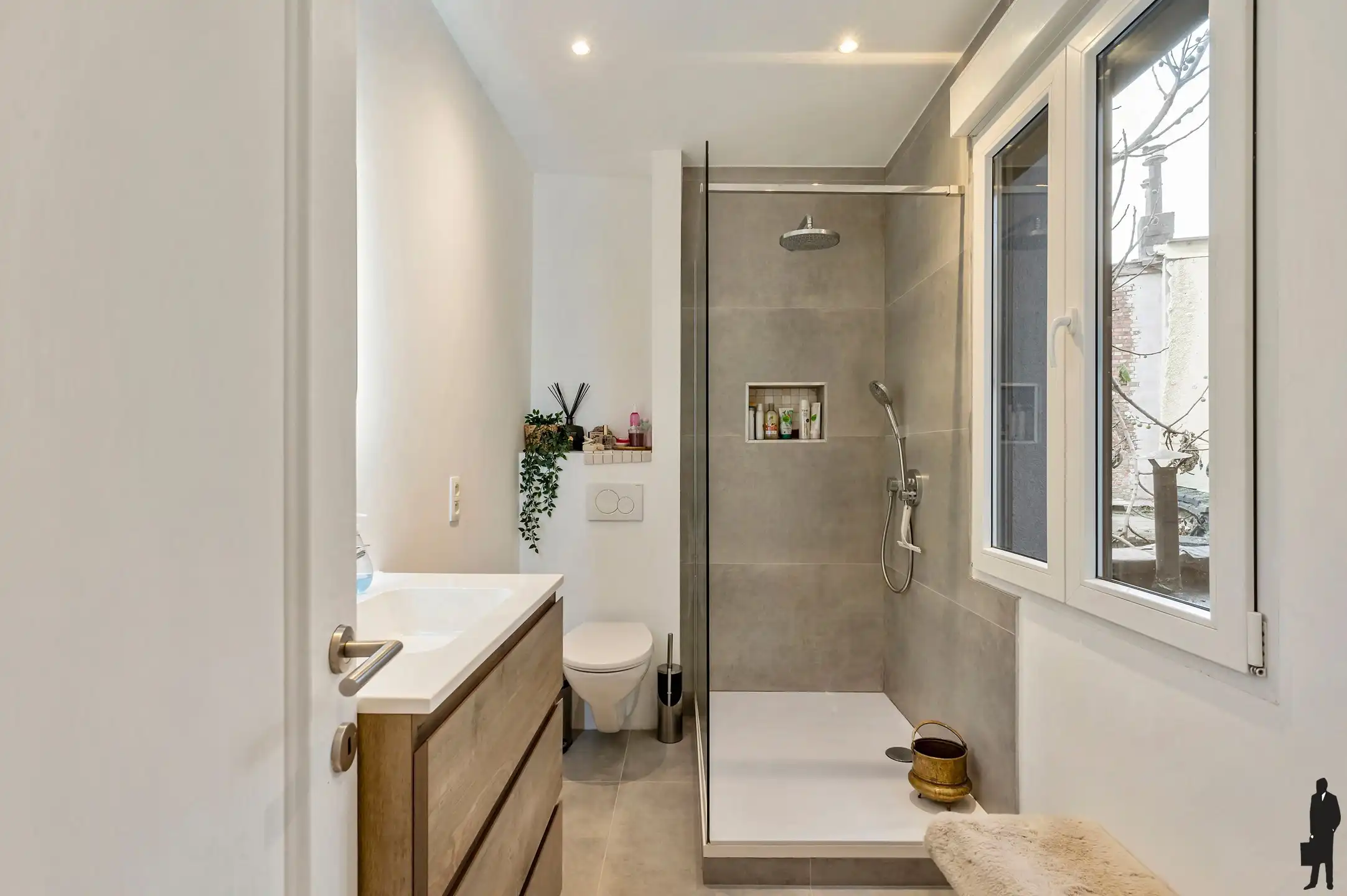 Volledig gerenoveerde woning met +3 slpk en 2 bad foto 10