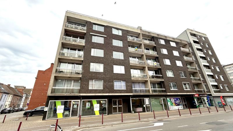 Ruim, centraal gelegen appartement met 2 slaapkamers en terras foto {{pictureIndex}}