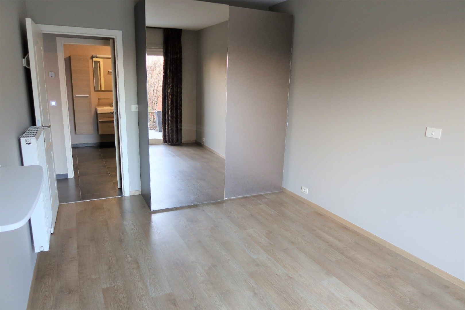 Gelijkvloers app met 2 slk, tuin en garage foto 13