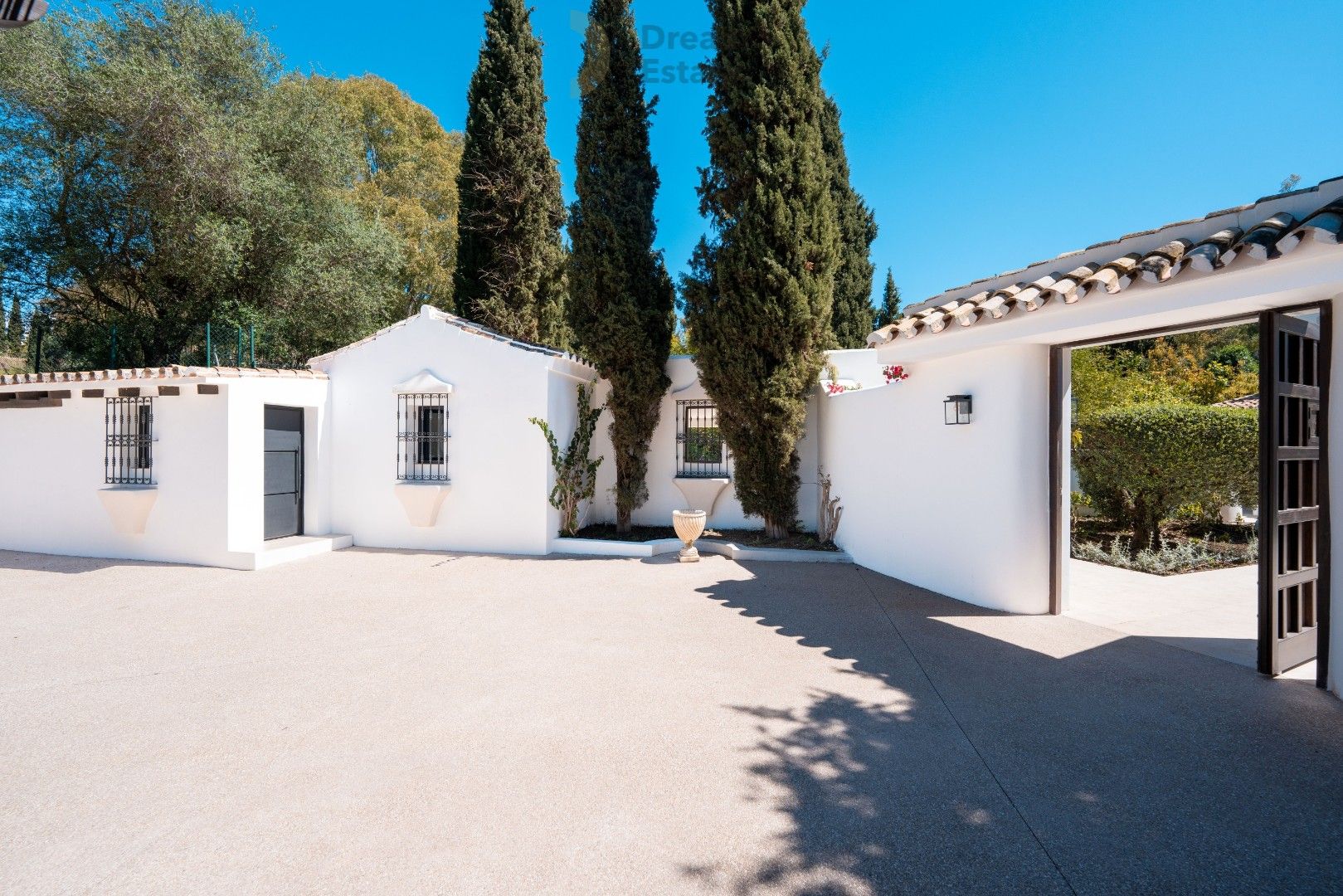 Gerenoveerde chique villa te Benahavis omgeven door een prachtig landschap. foto 33