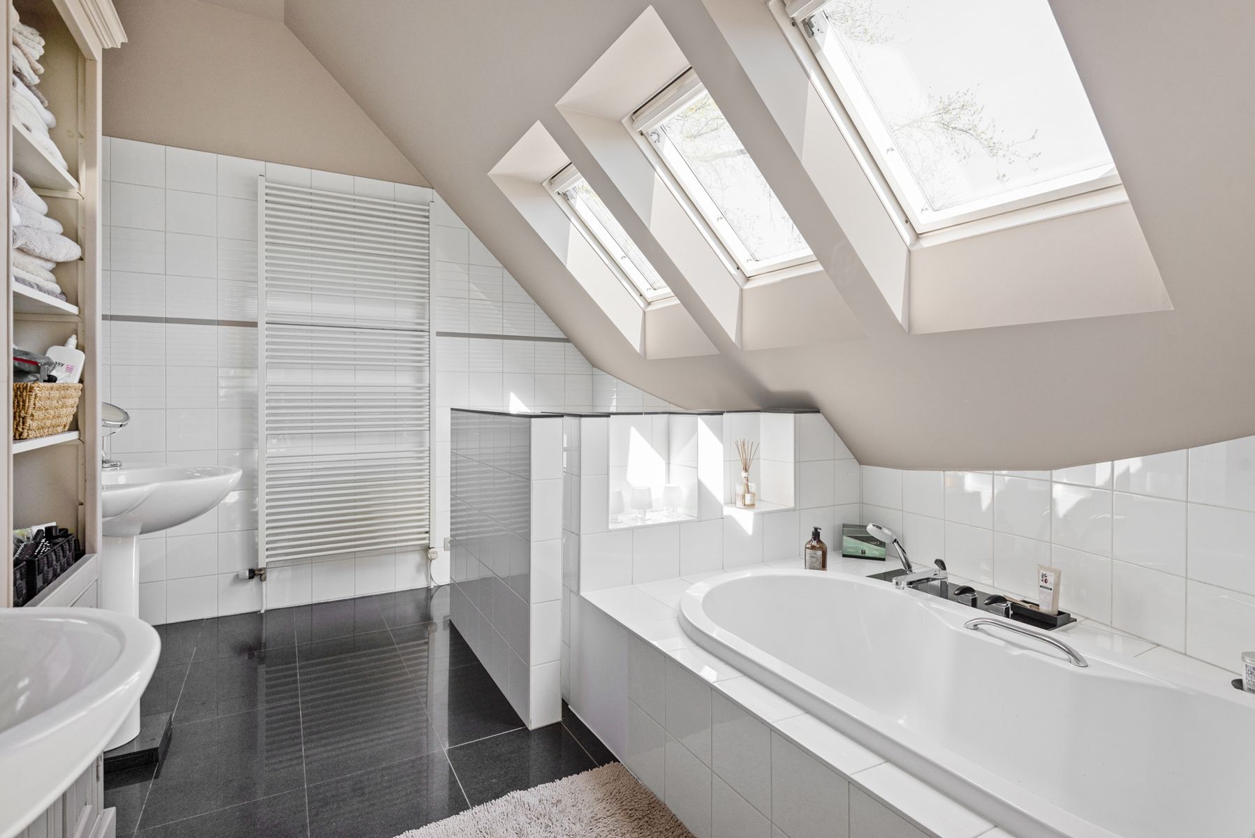 Moderne villa vlakbij het park van Halle Zoersel op 2.933m². foto 17