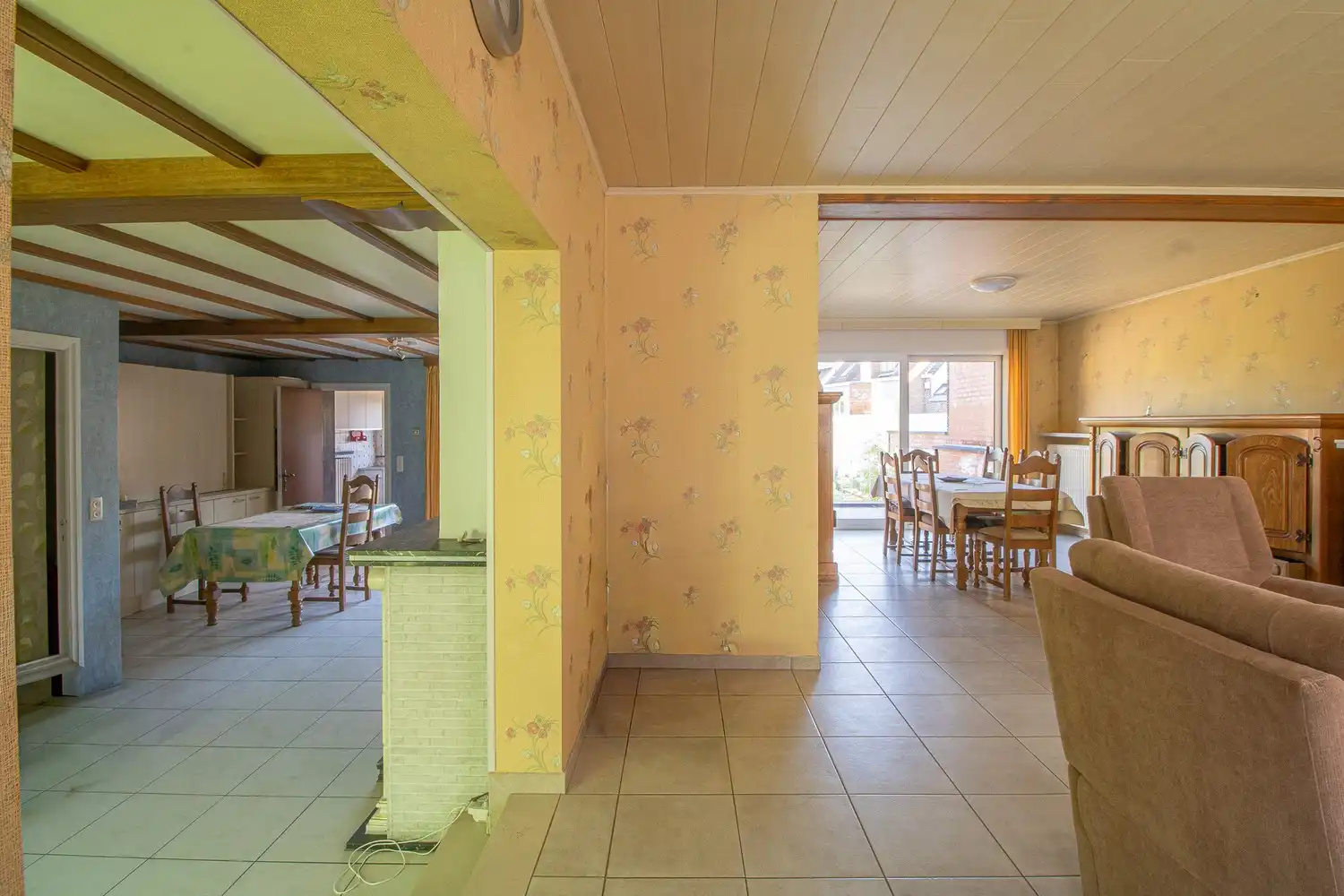 Een ruime gezinswoning (voorheen twee woningen) met 3 slaapkamers en garage met ruime tuin foto 4