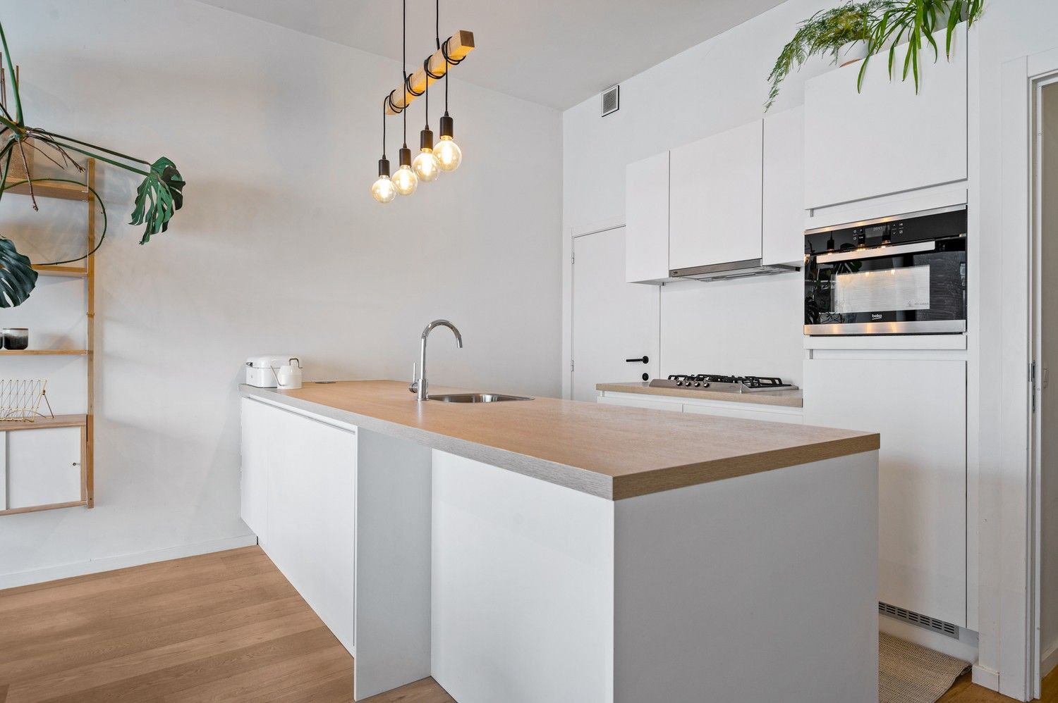 Recent appartement met 2 slaapkamers en terras te Borgerhout! foto 7