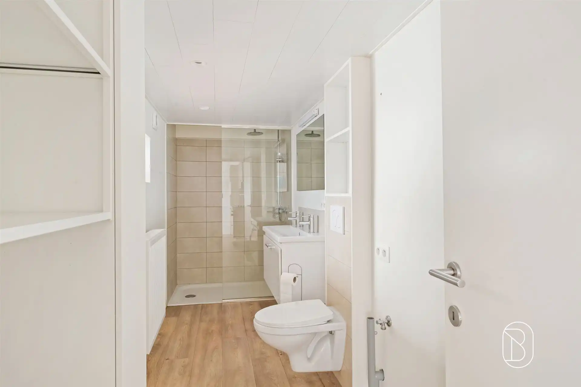 Gezellige instapklare woning met 3 slpk, koer en tuintje foto 11