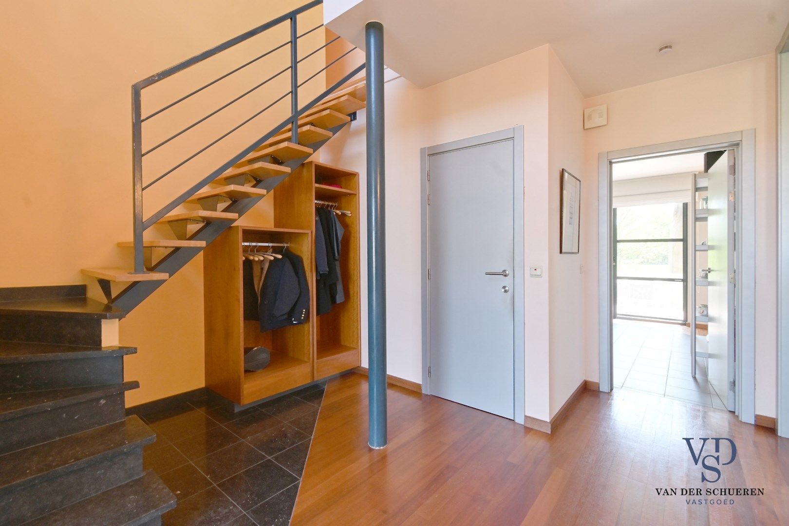 Exclusieve villa met weide (ca. 1 ha) en adembenemende vergezichten foto 11