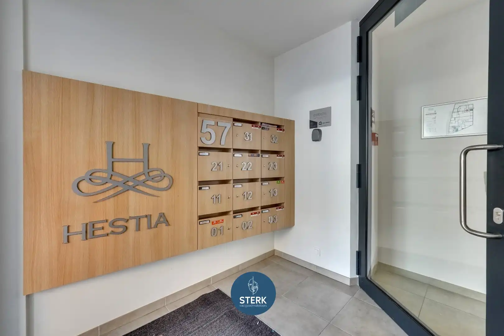 RECENT APPARTEMENT INCLUSIEF PARKING + 2 BERGINGEN IN CENTRUM LANAKEN !  foto 5