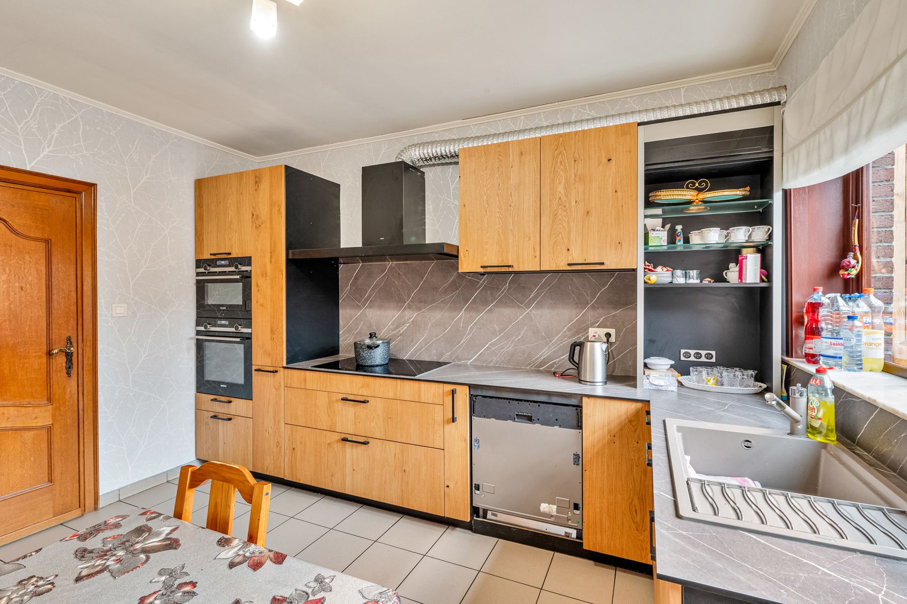 Ruime, instapklare gezinswoning met 4 slaapkamers en garage foto 11