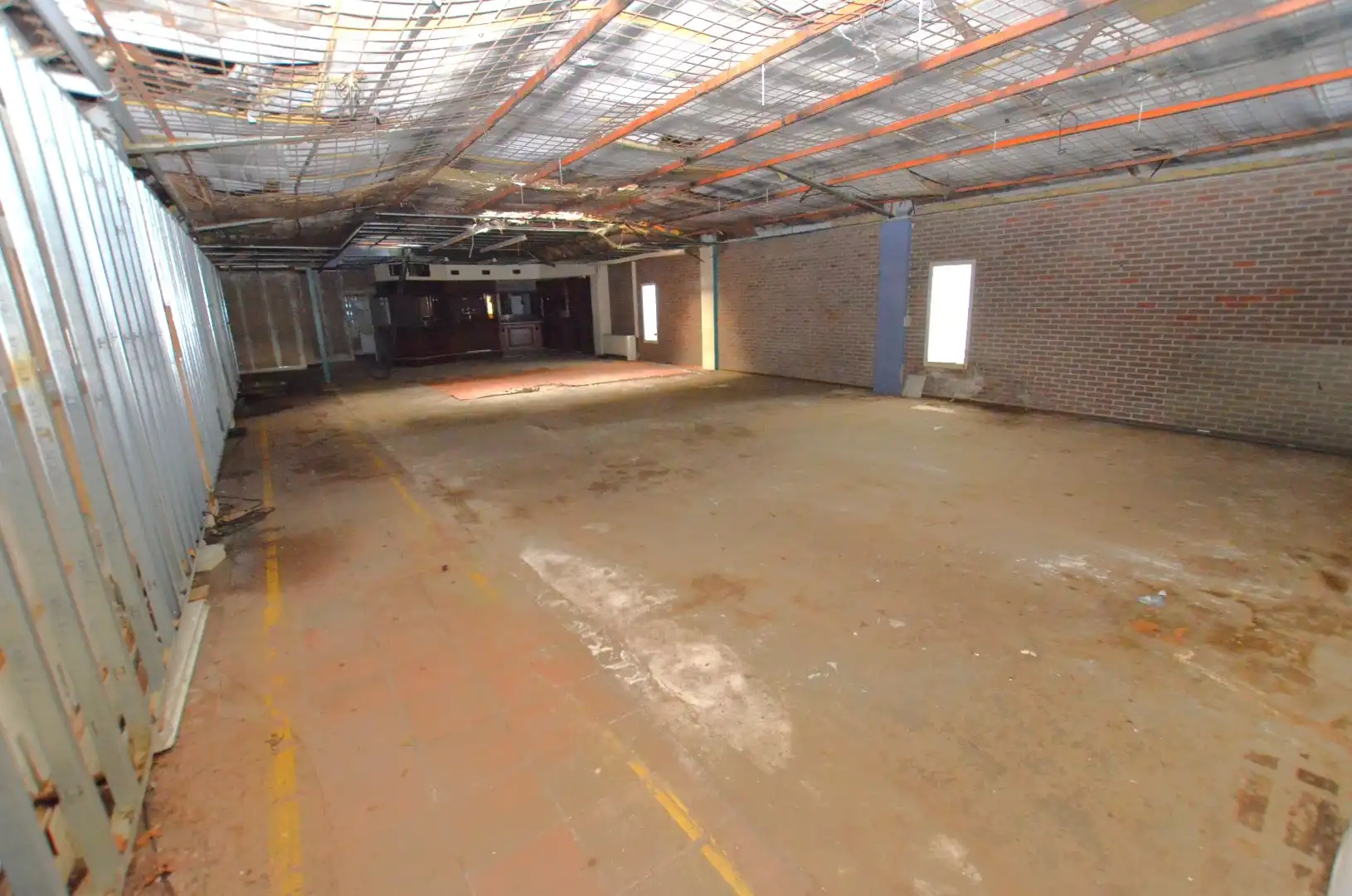 Ruim woonhuis met pakhuis/loods foto 5