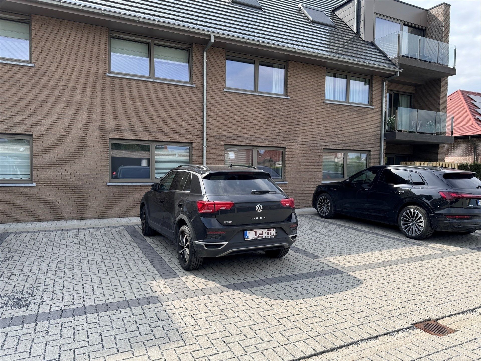 Schitterend 2 slaapkamer appartement met staanplaats en carport. foto 18