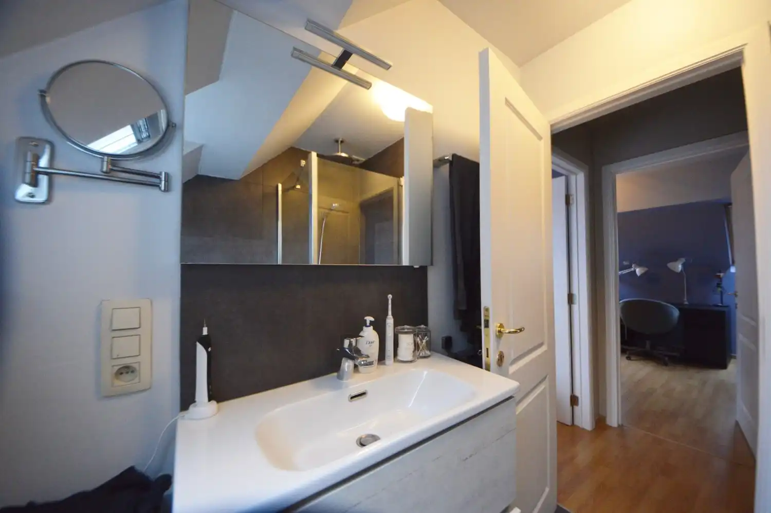 INSTAPKLARE WONING MET GARAGE EN 2 SLAAPKAMERS foto 14