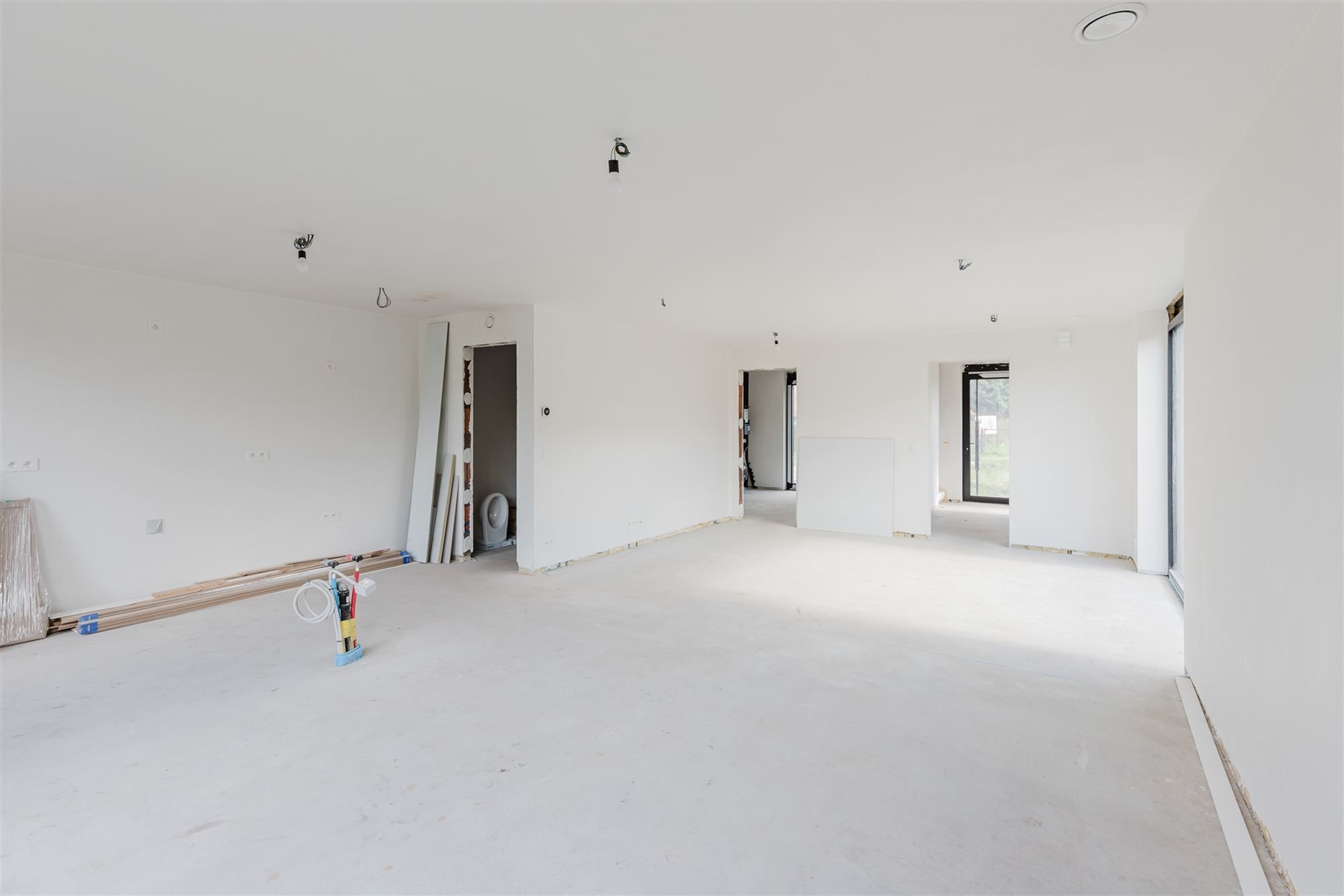 Gunstig gelegen nieuwbouwwoning met 4 slks en bureau foto 7