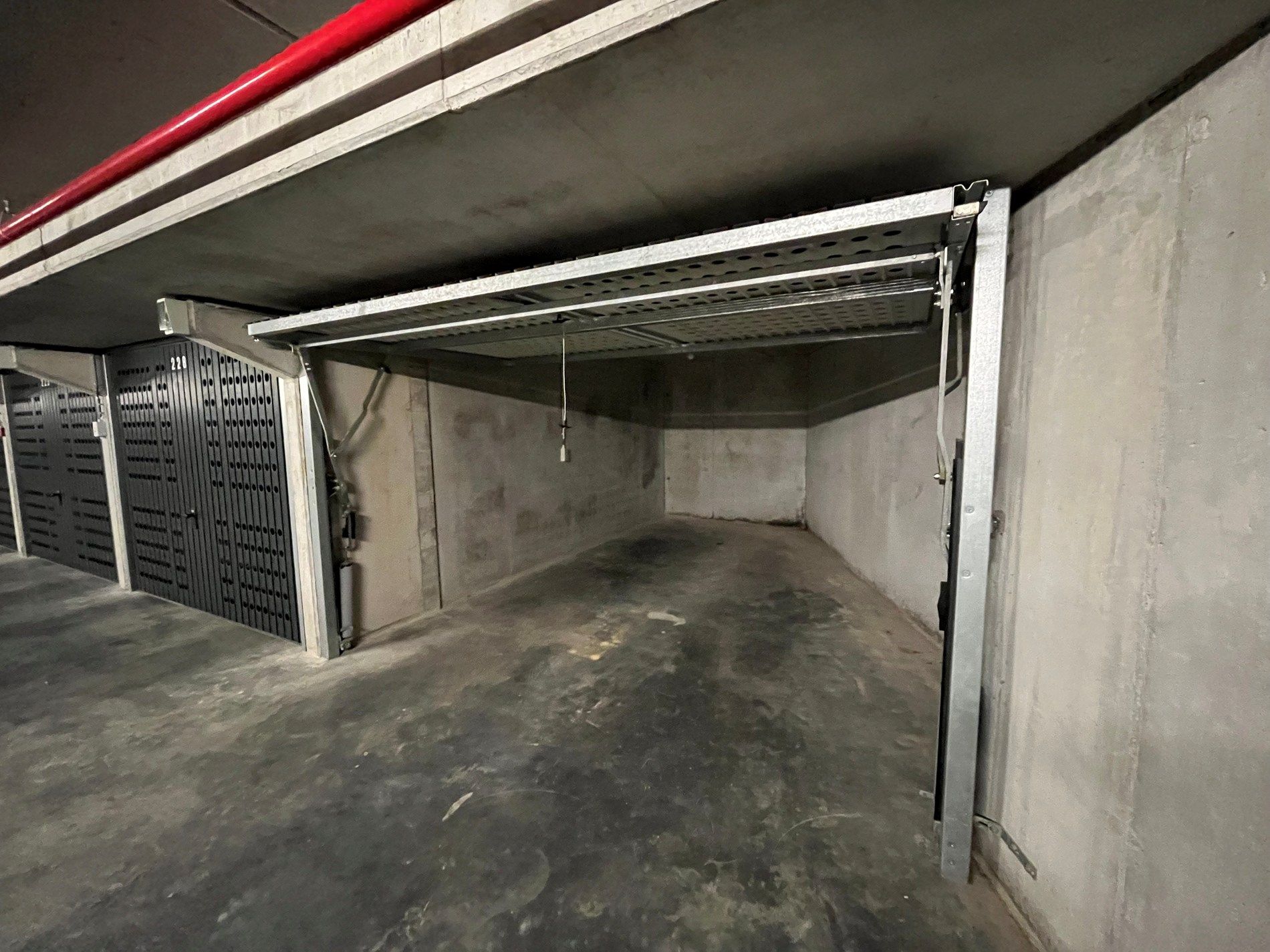 Ruime, goed toegankelijke garagebox foto 4