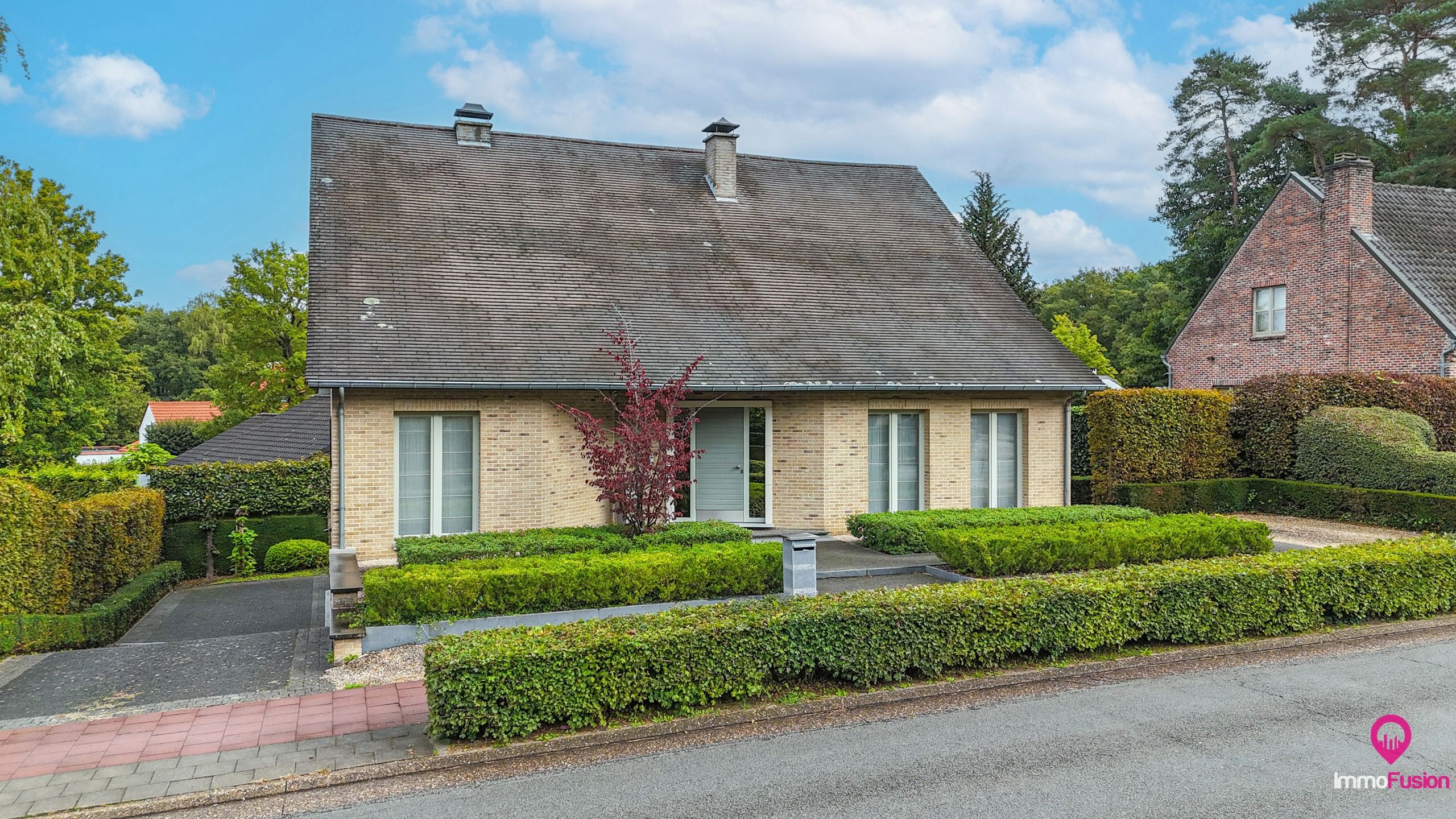 Hoofdfoto van de publicatie: Prachtige villa met 4 slaapkamers te koop in Houthalen!