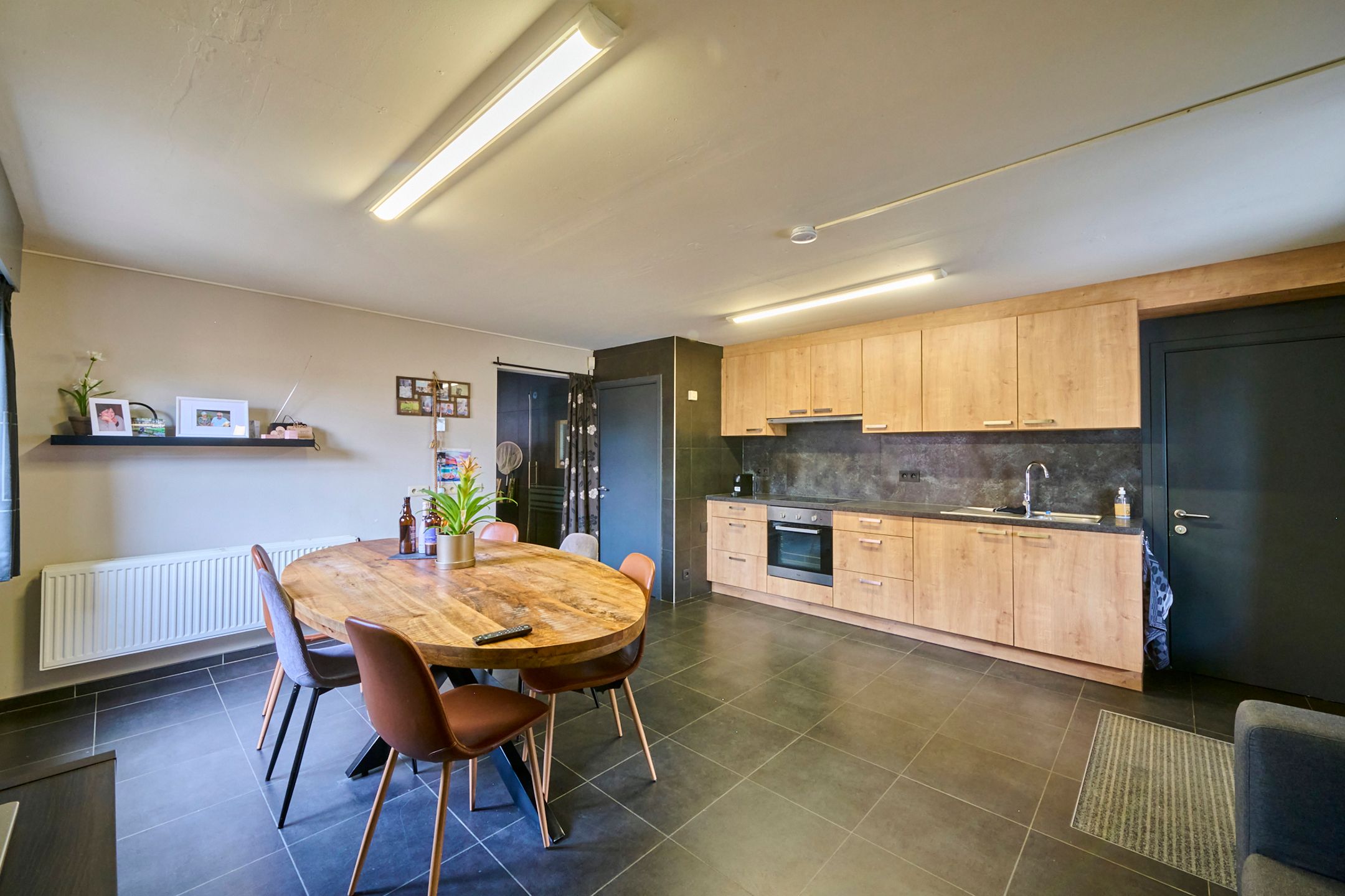 Ruim handelspand met woonst (3slpk)- zwemvijver  - diverse mogelijkheden !  foto 12