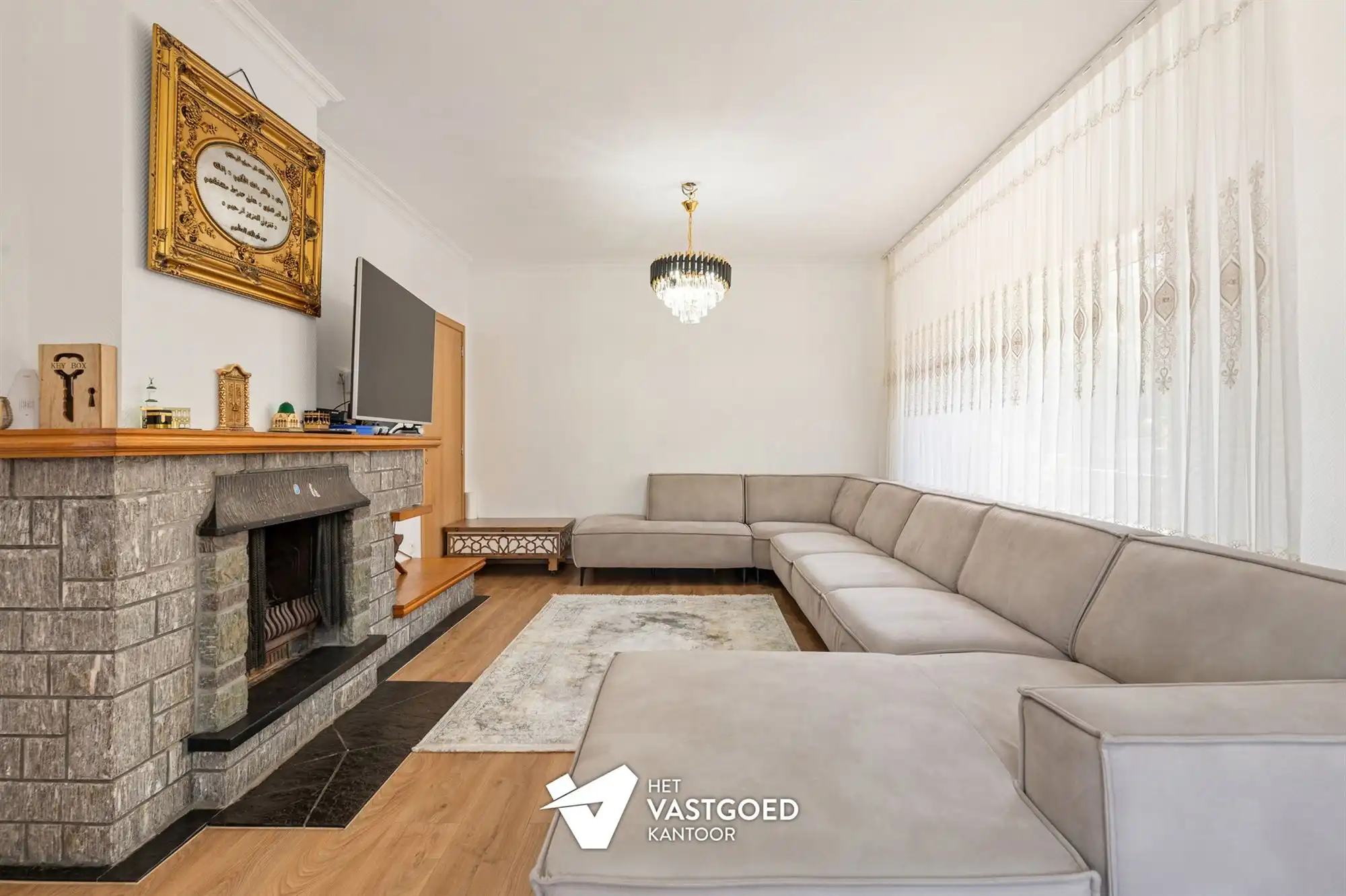 UITERST KNAP GERENOVEERDE WONING MET 3 SLAAPKAMERS GELEGEN OP EEN ZONNIG GEORIENTEERD PERCEEL VAN 7A32CA TE BEVERLO foto 2