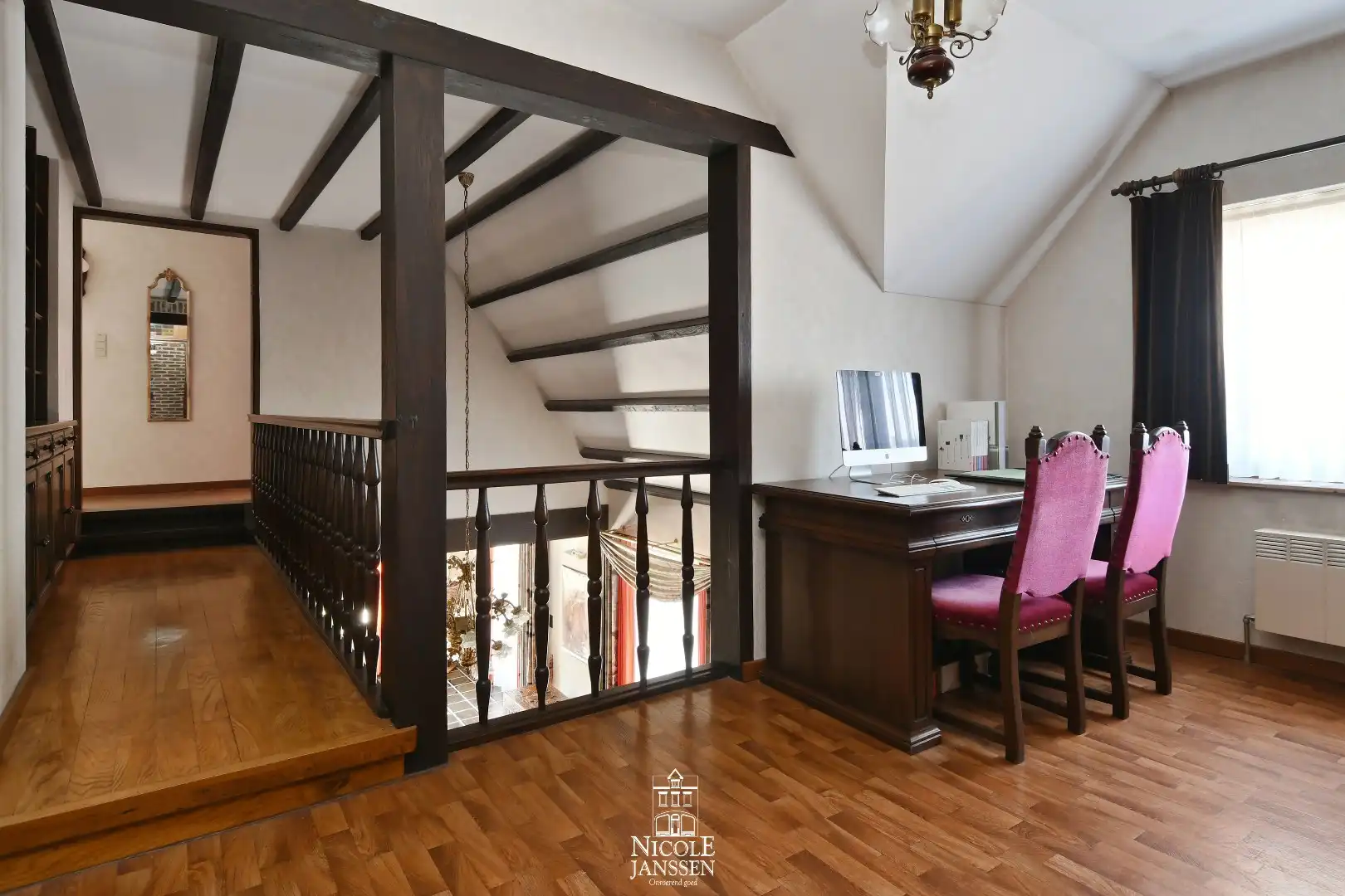 Ruime gezinswoning op een royaal perceel in een rustige omgeving  foto 11