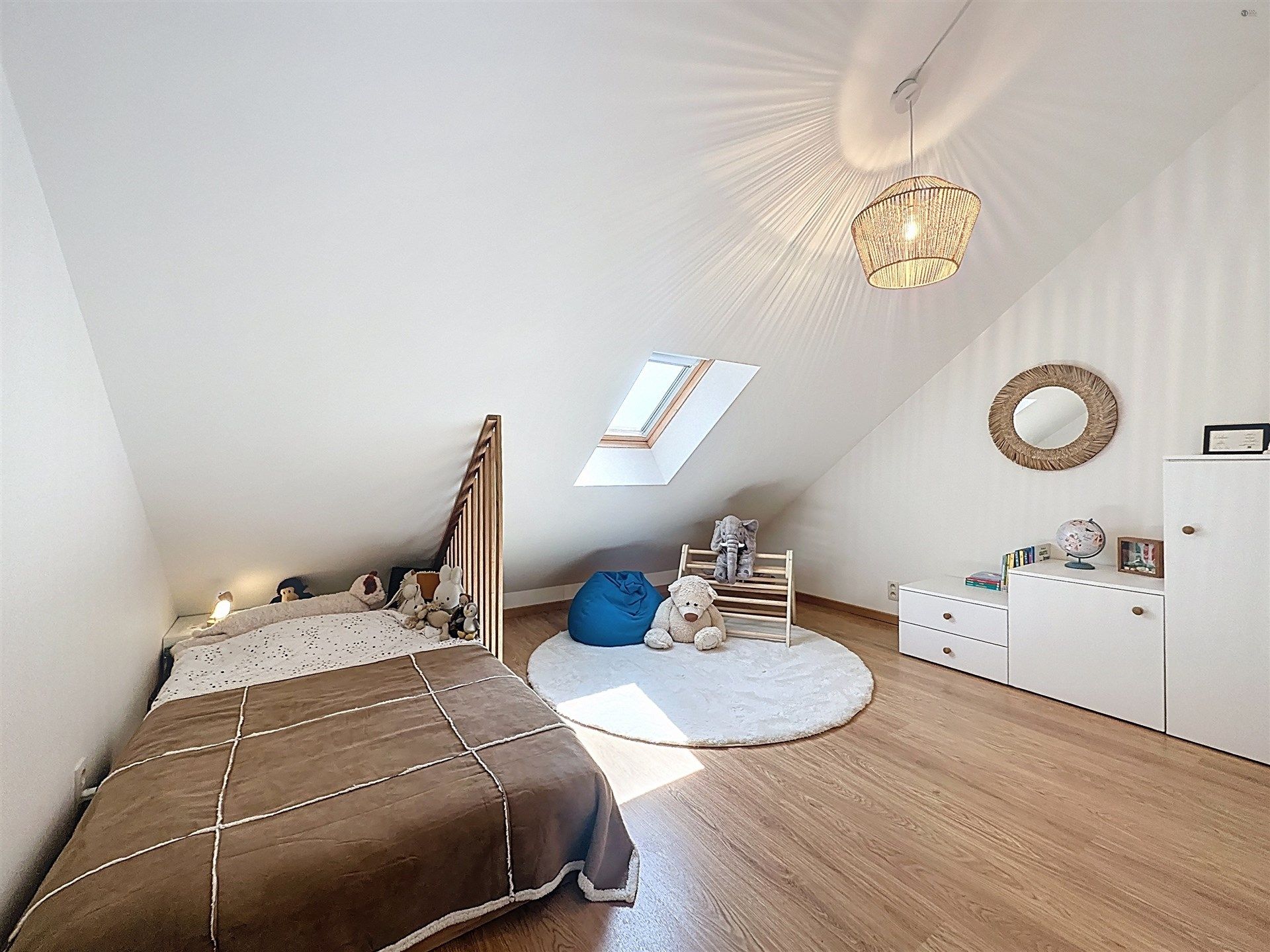 Energiezuinige, instapklare woning met 4 slaapkamers en prachtige tuin in Sint-Niklaas foto 15