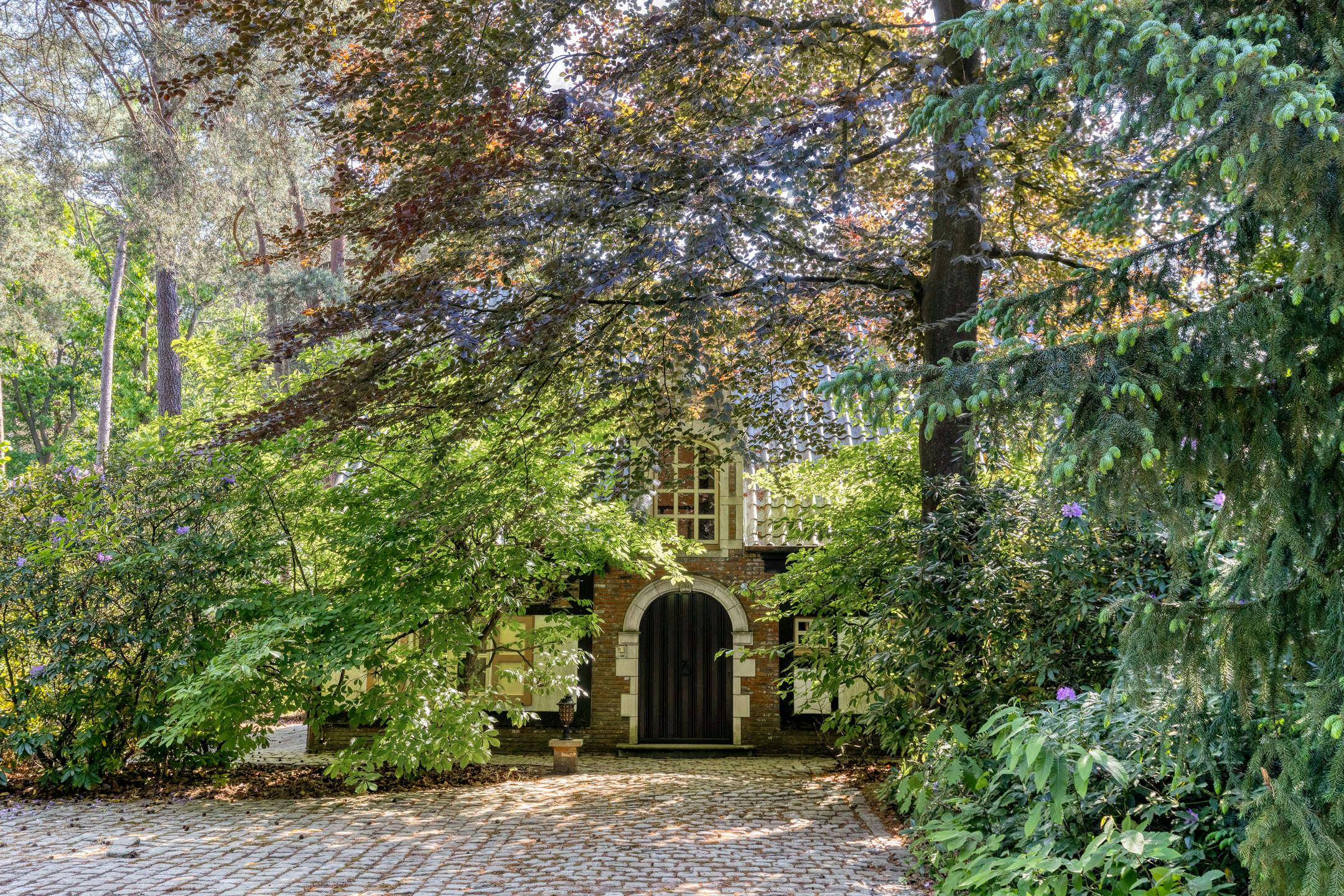 Karaktervolle villa met bijgebouw te koop in Schilde foto 38