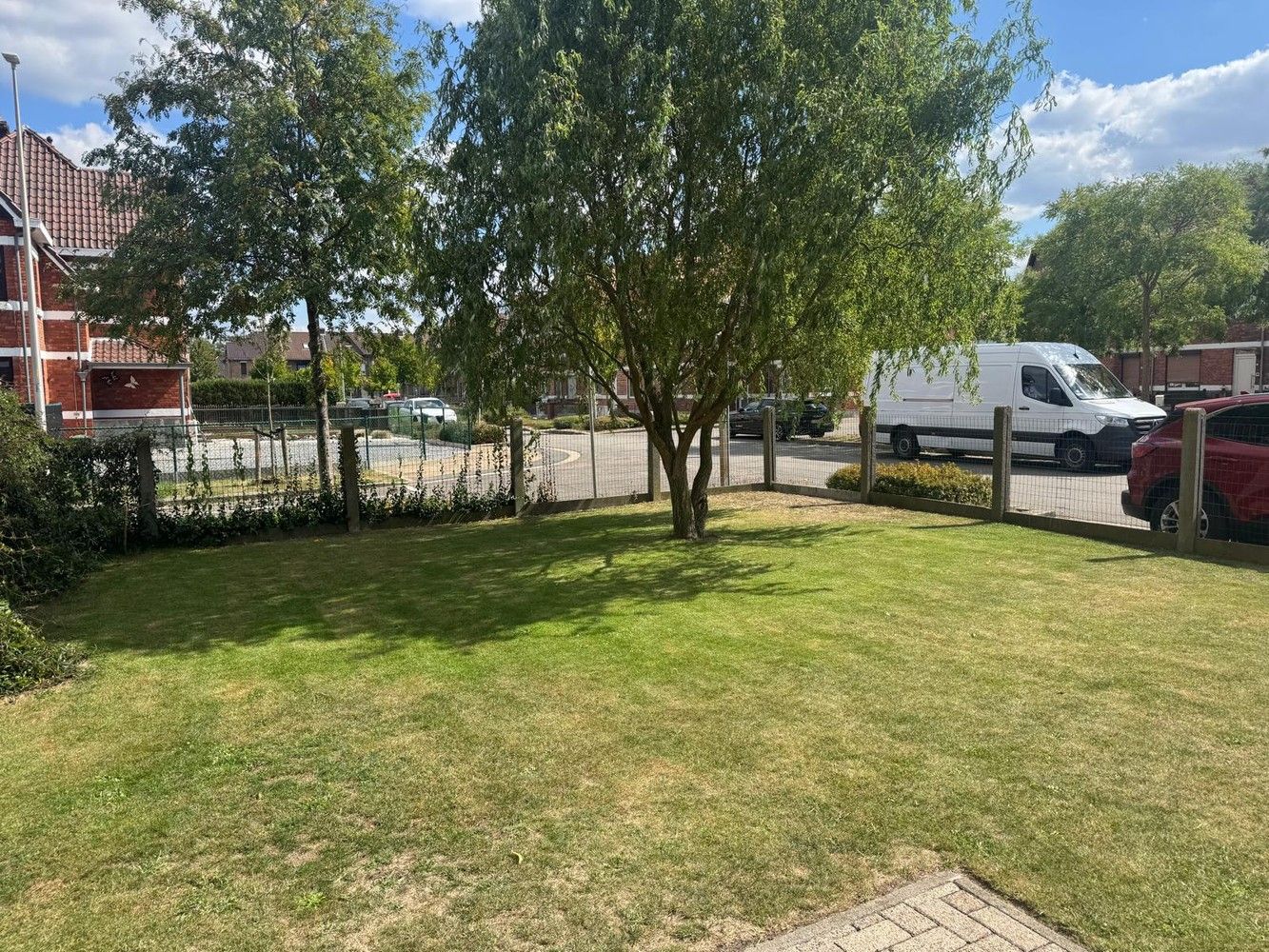 RUIME GEZINSWONING (H.O.B) MET TUIN EN TERRAS foto 2