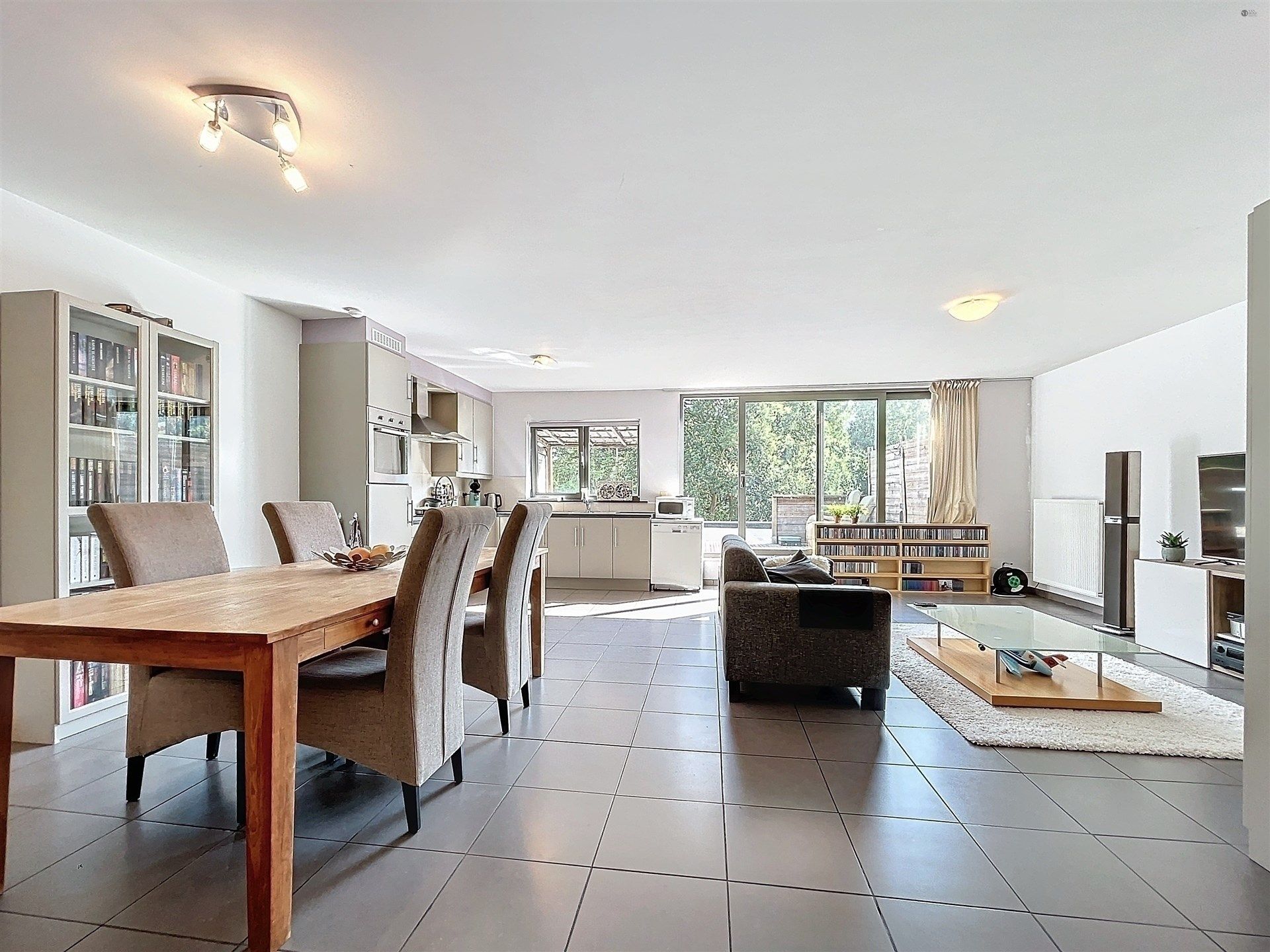 Gunstig gelegen handelszaak + 3 appartementen op perceel van 1147m² foto 13