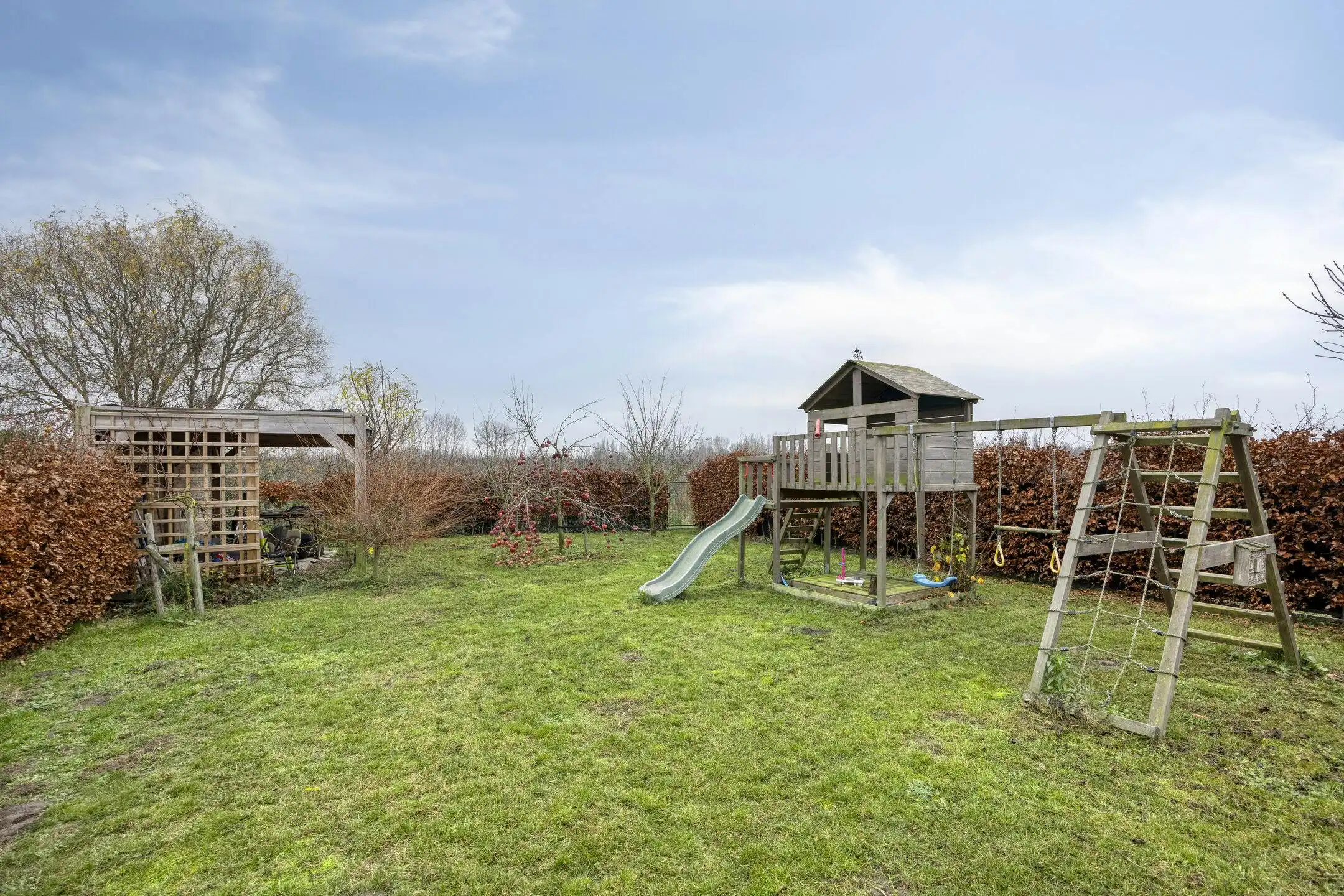 Gerenoveerd vrijstaand huis met zwembad, poolhouse en tuin foto 5