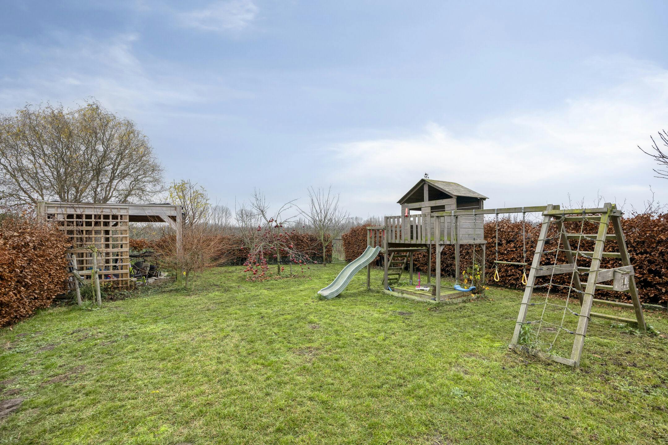 Gerenoveerd vrijstaand huis met zwembad, poolhouse en tuin foto 6