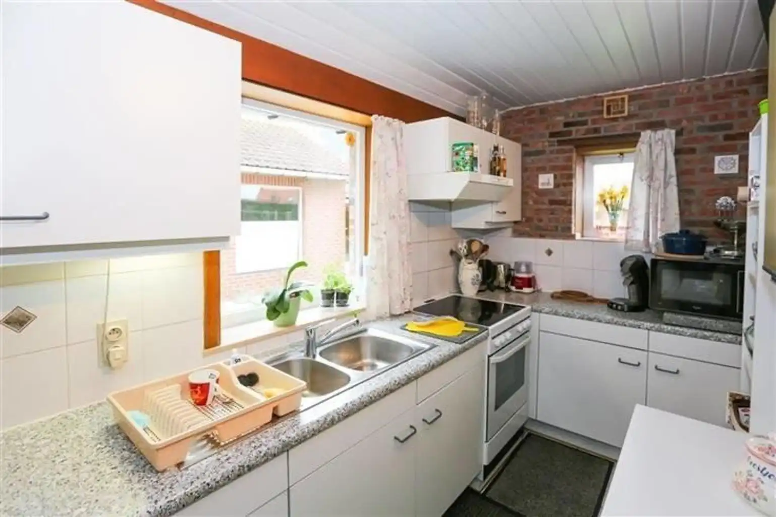 Te koop: te renoveren rijwoning op toplocatie foto 3