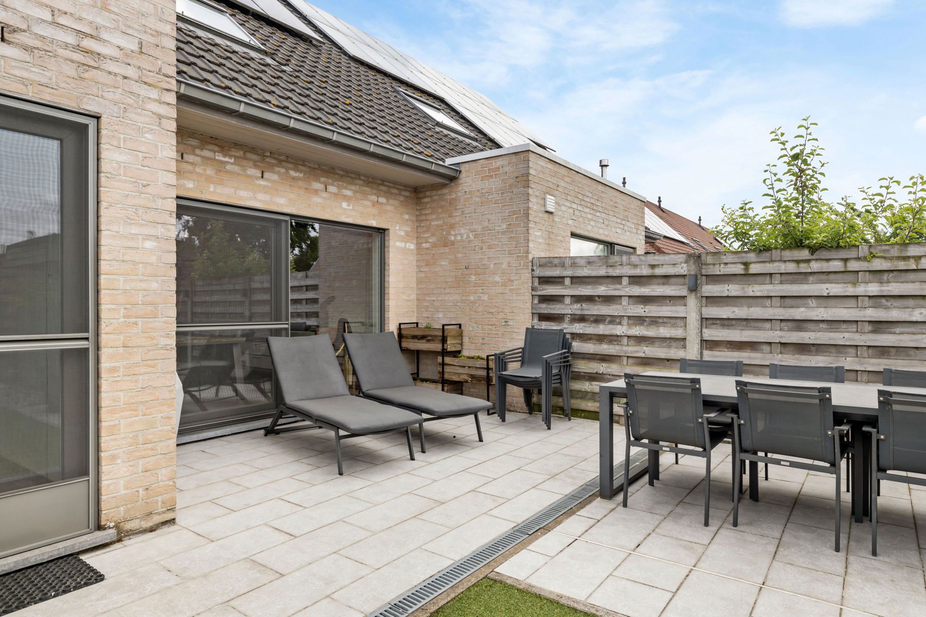 Instapklare woning met tuin, zonnepanelen en 3 slpks foto 24