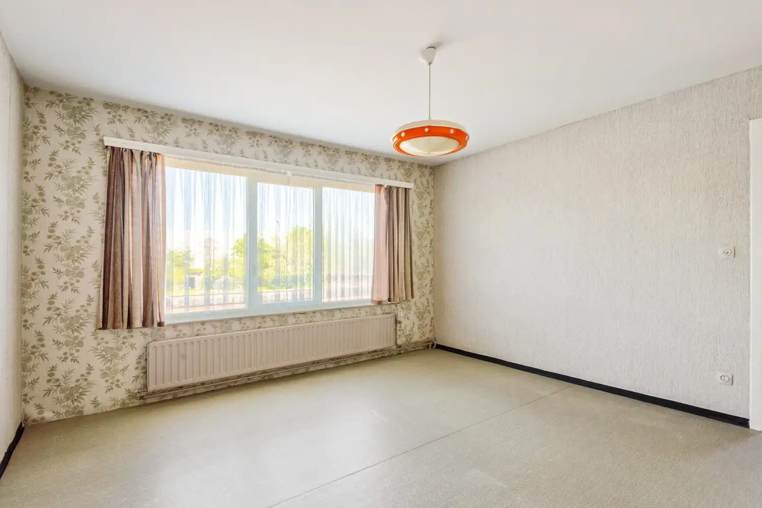 Ruime te renoveren woning met achterliggend weiland (4042m²) te Oelegem! foto 13