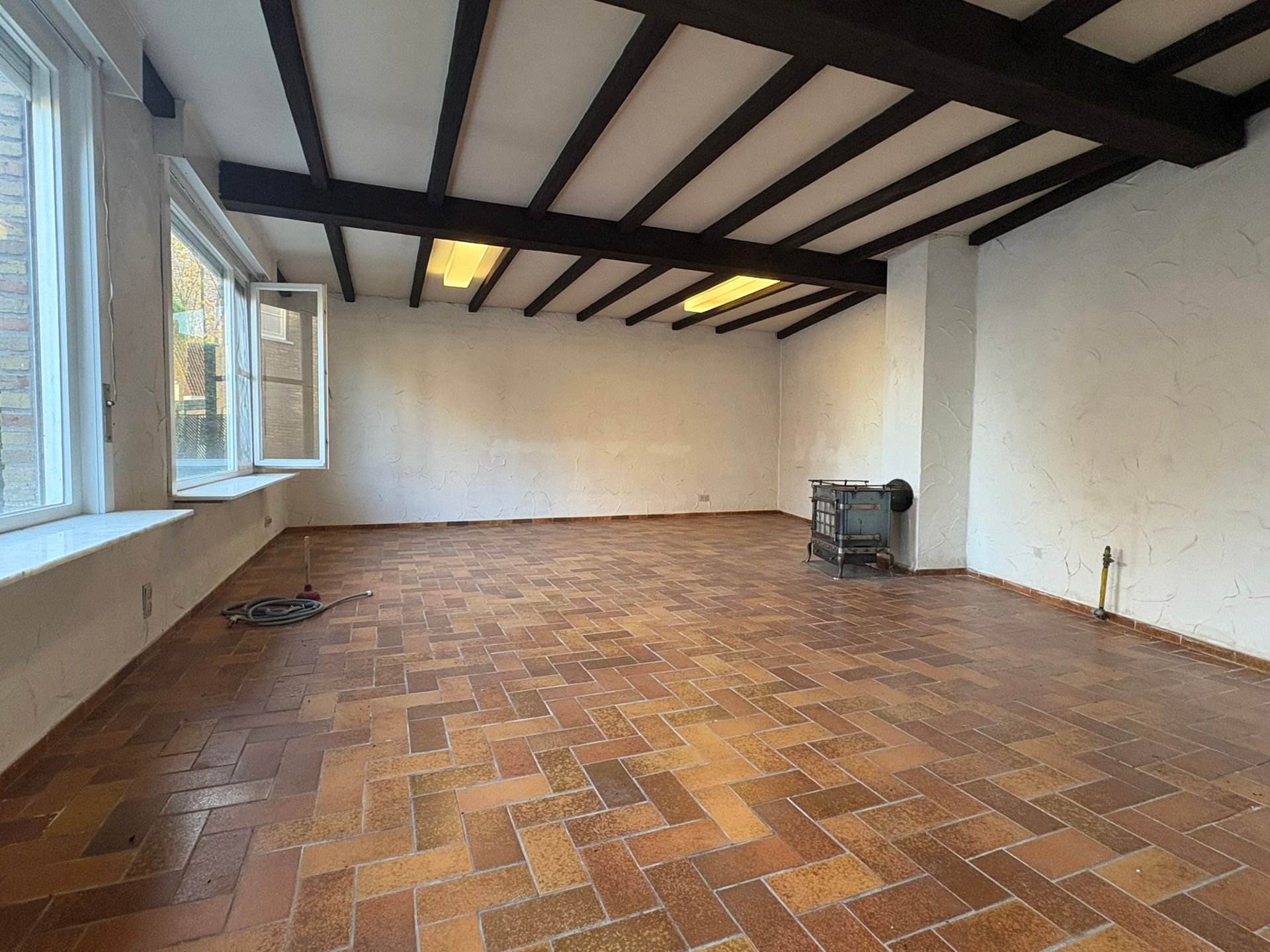 Ruime gezinswoning met tuin, vernieuwde keuken en veelzijdig atelier foto 2