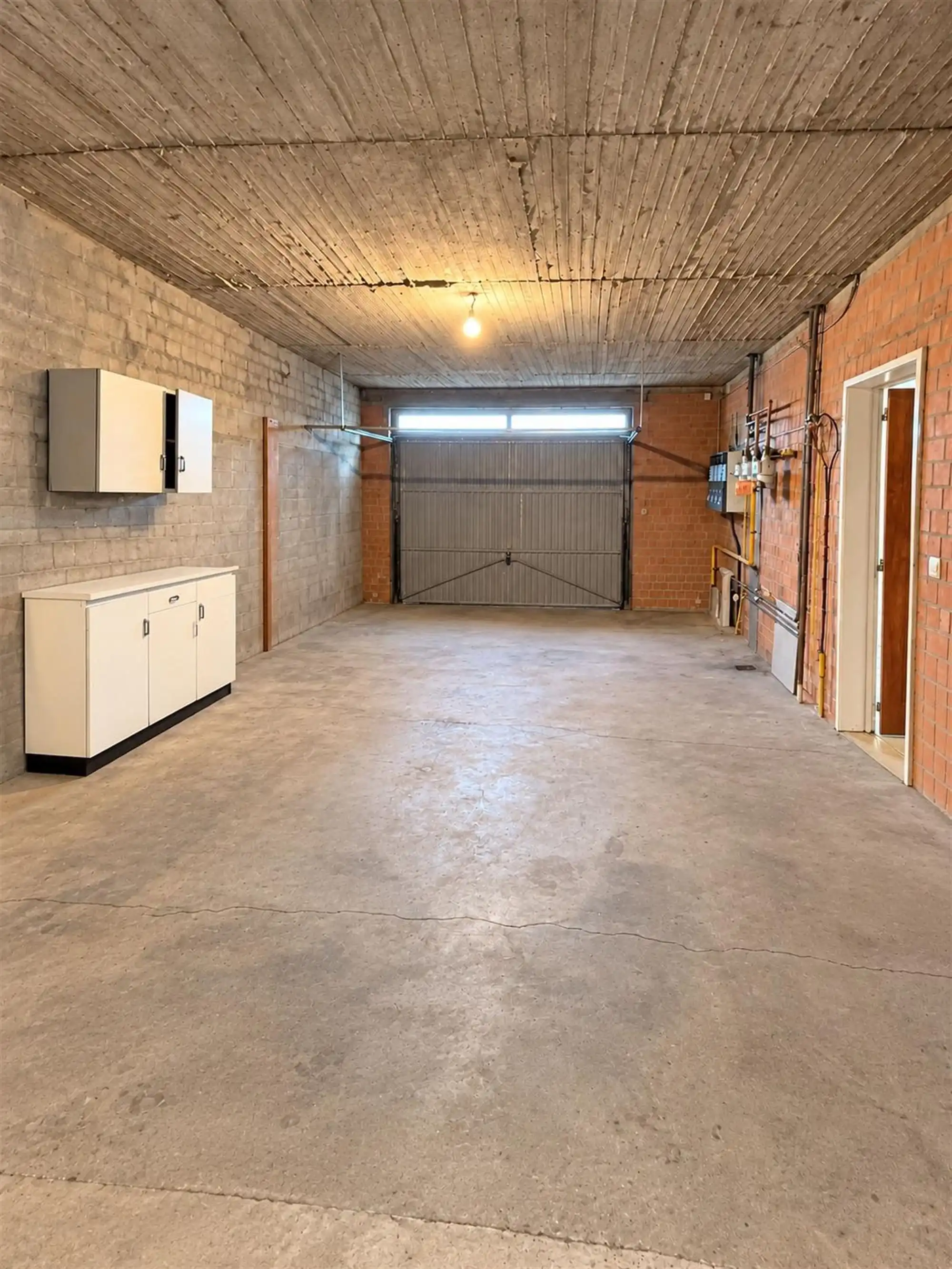 Instapklaar 2-slaapkamer appartement met terras en garage foto 13