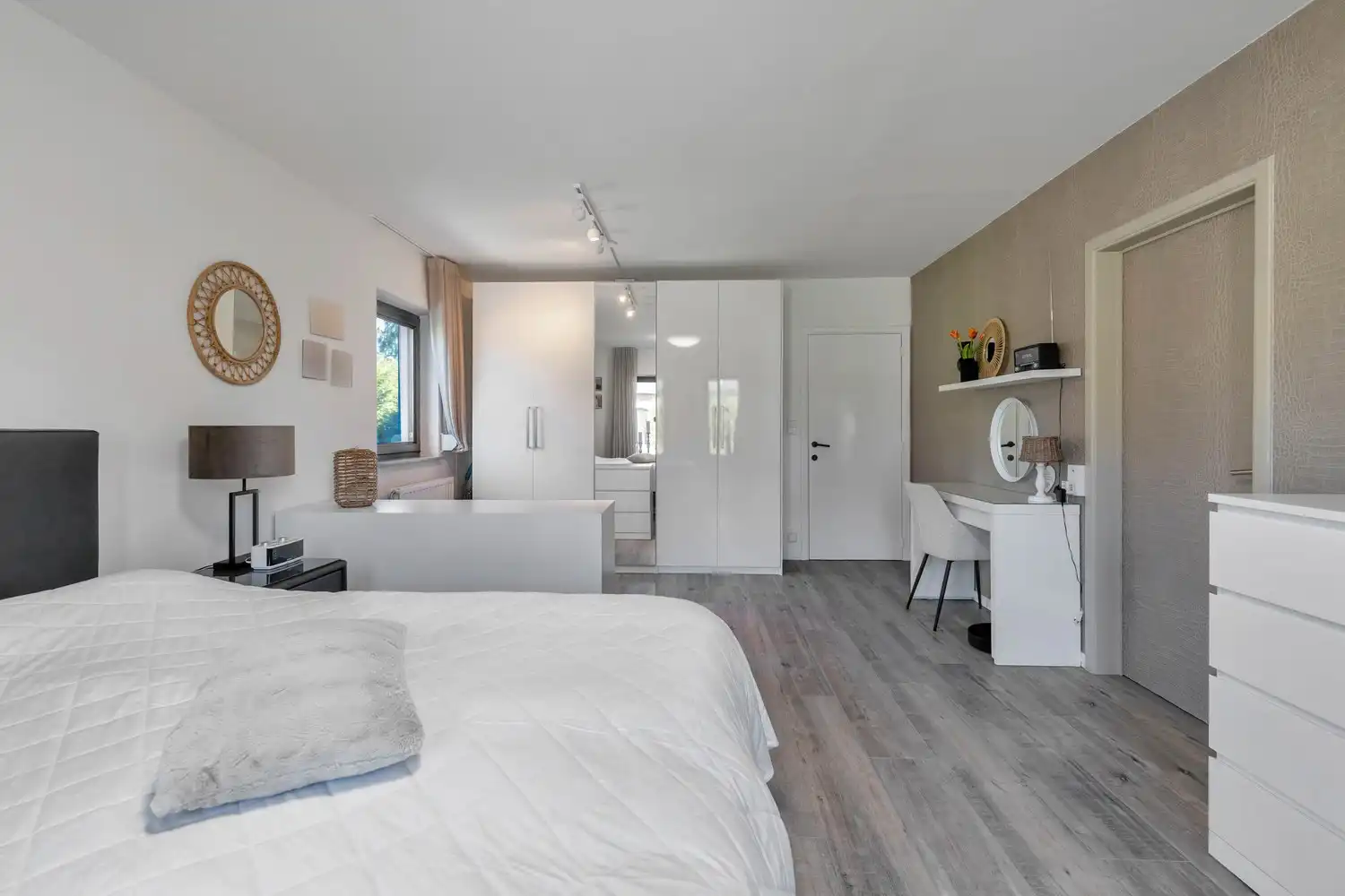 Uitzonderlijke, instapklare woning in Gellik waar stijlvol gelijkvloers wonen en hedendaags comfort samenkomen tot een uniek geheel! foto 11