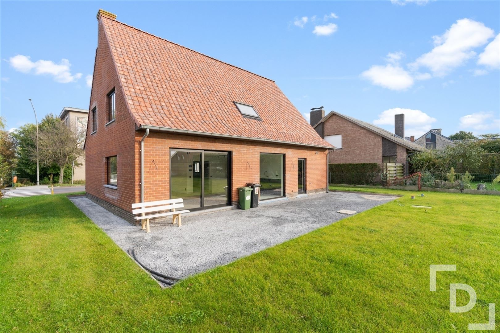 Gerenoveerde, alleenstaande woning in centrum Ieper! foto 10