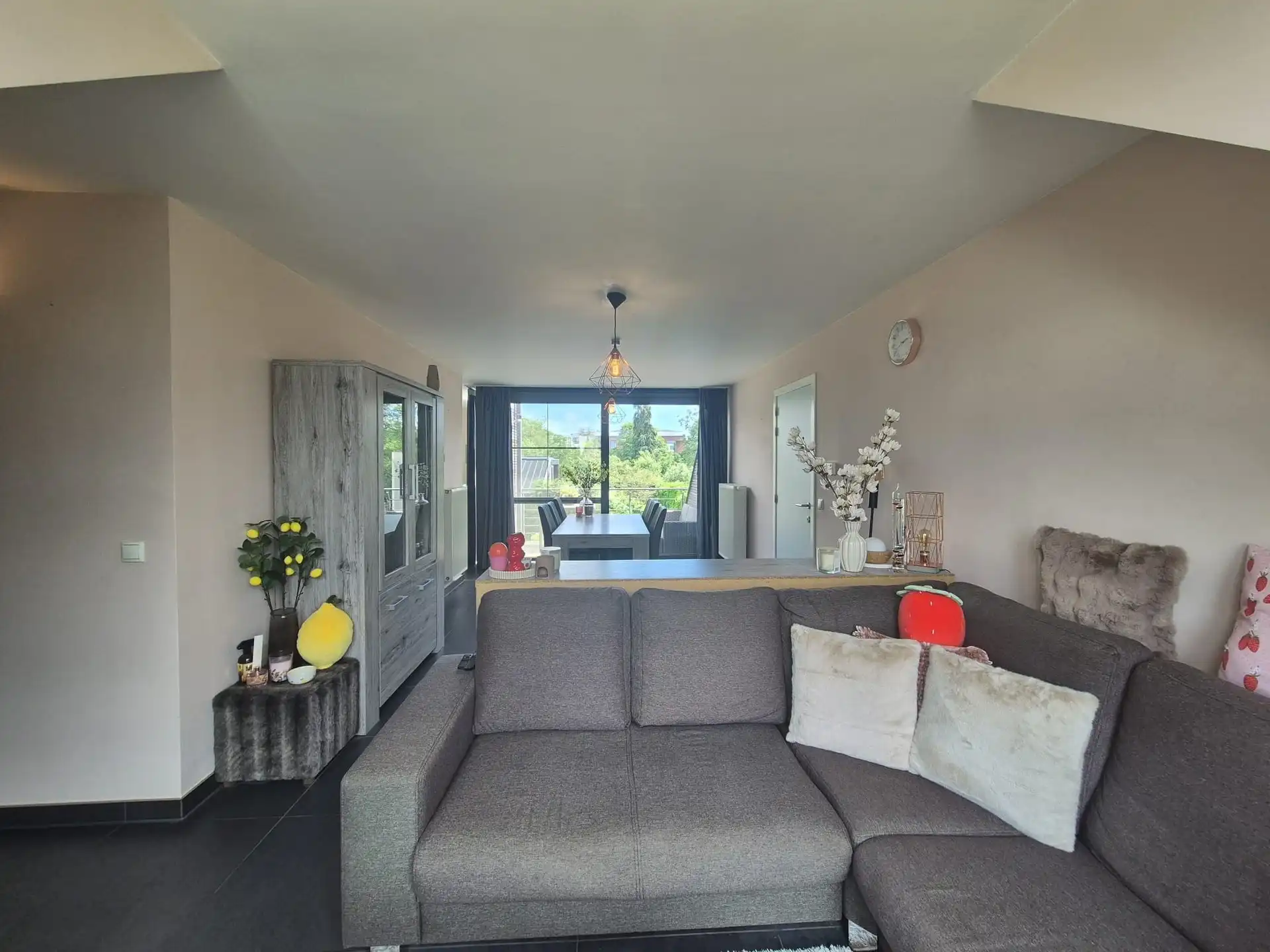 Zeer mooi en comfortabel appartement gelegen op tweede verdieping rechts van de residentie. foto 9